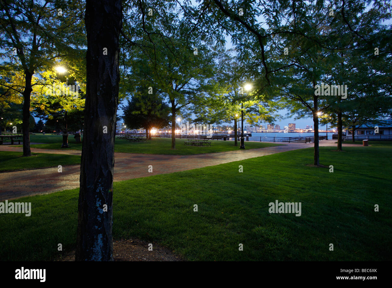Piers Park, crepuscolo, città Waterfront Park, Boston, Massachusetts Foto Stock