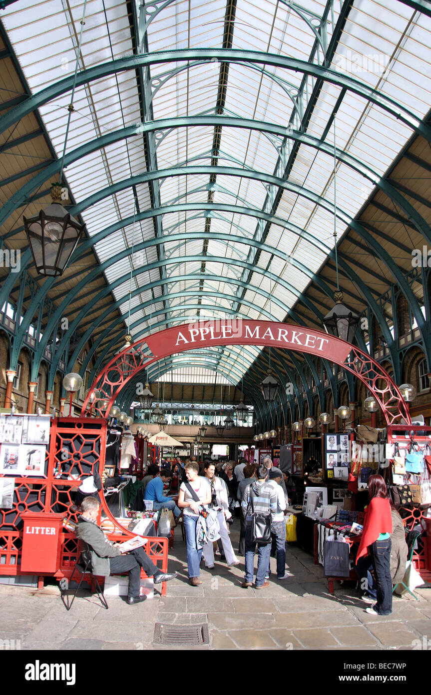 Il mercato delle mele, mercato di Covent Garden, Covent Garden, la City of Westminster, Londra, Inghilterra, Regno Unito Foto Stock
