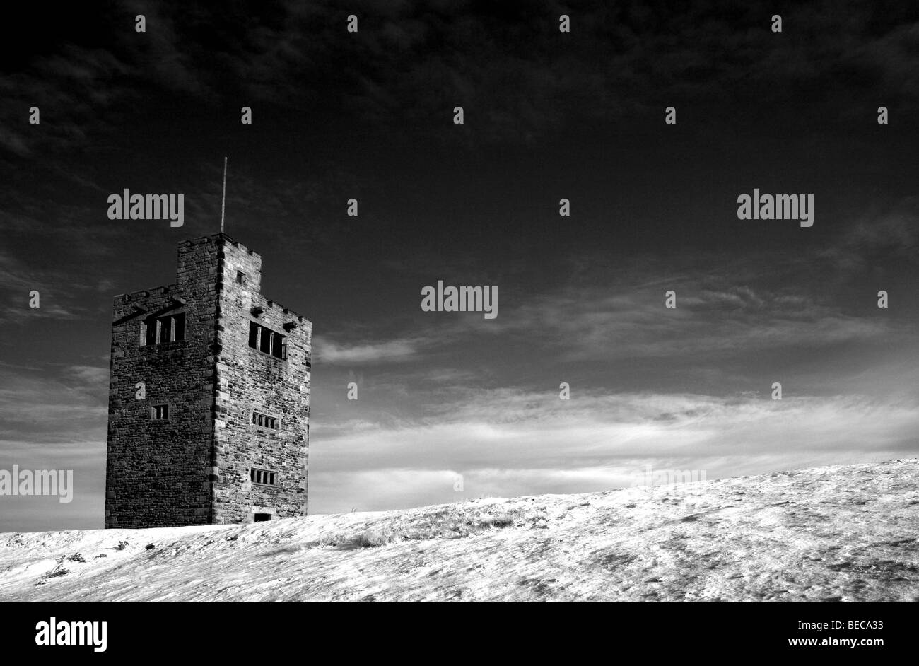 Torre di avvio che si affaccia Strines serbatoio del Peak District. Foto Stock