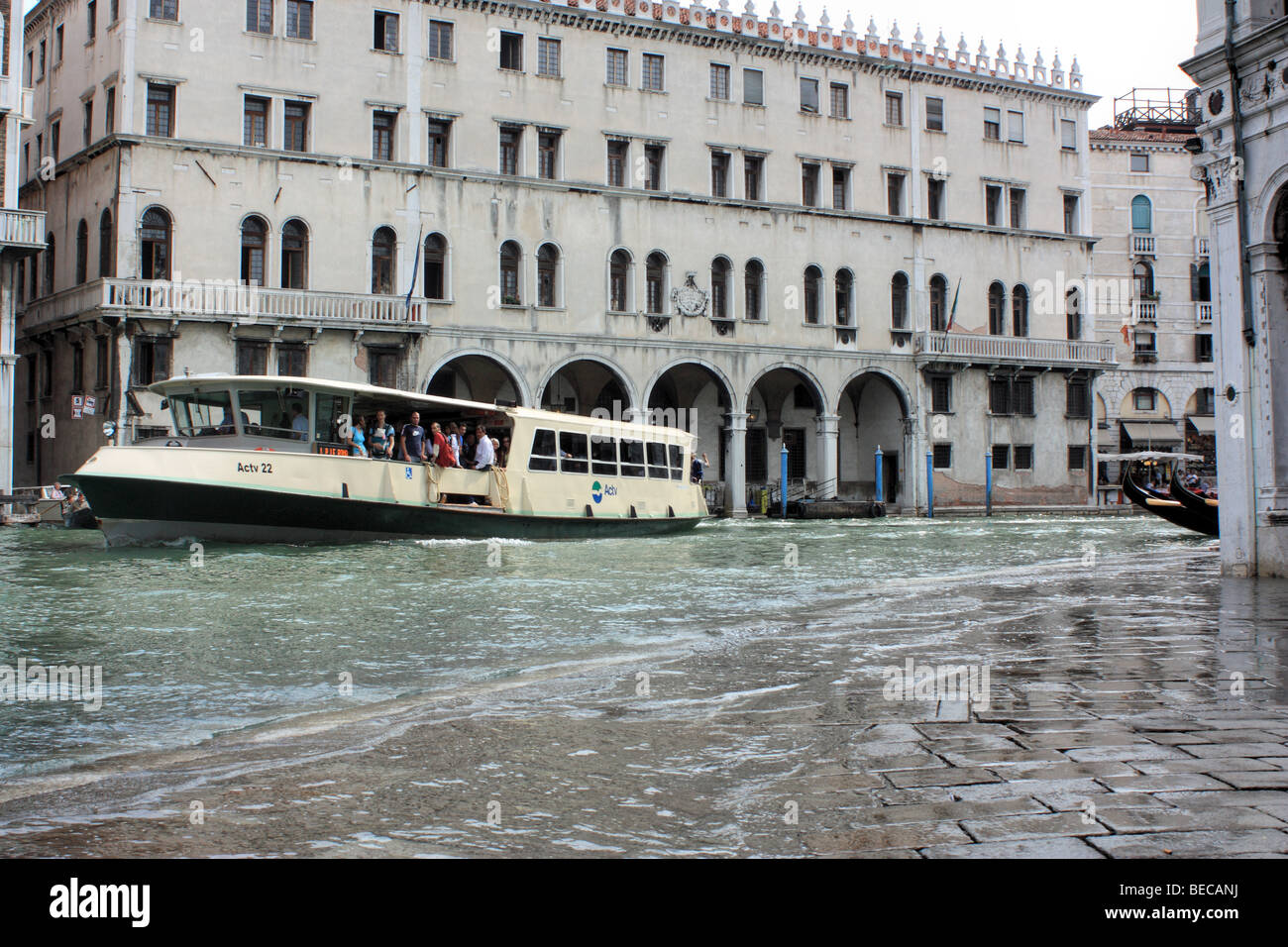 Acqua alta a Venezia Foto Stock