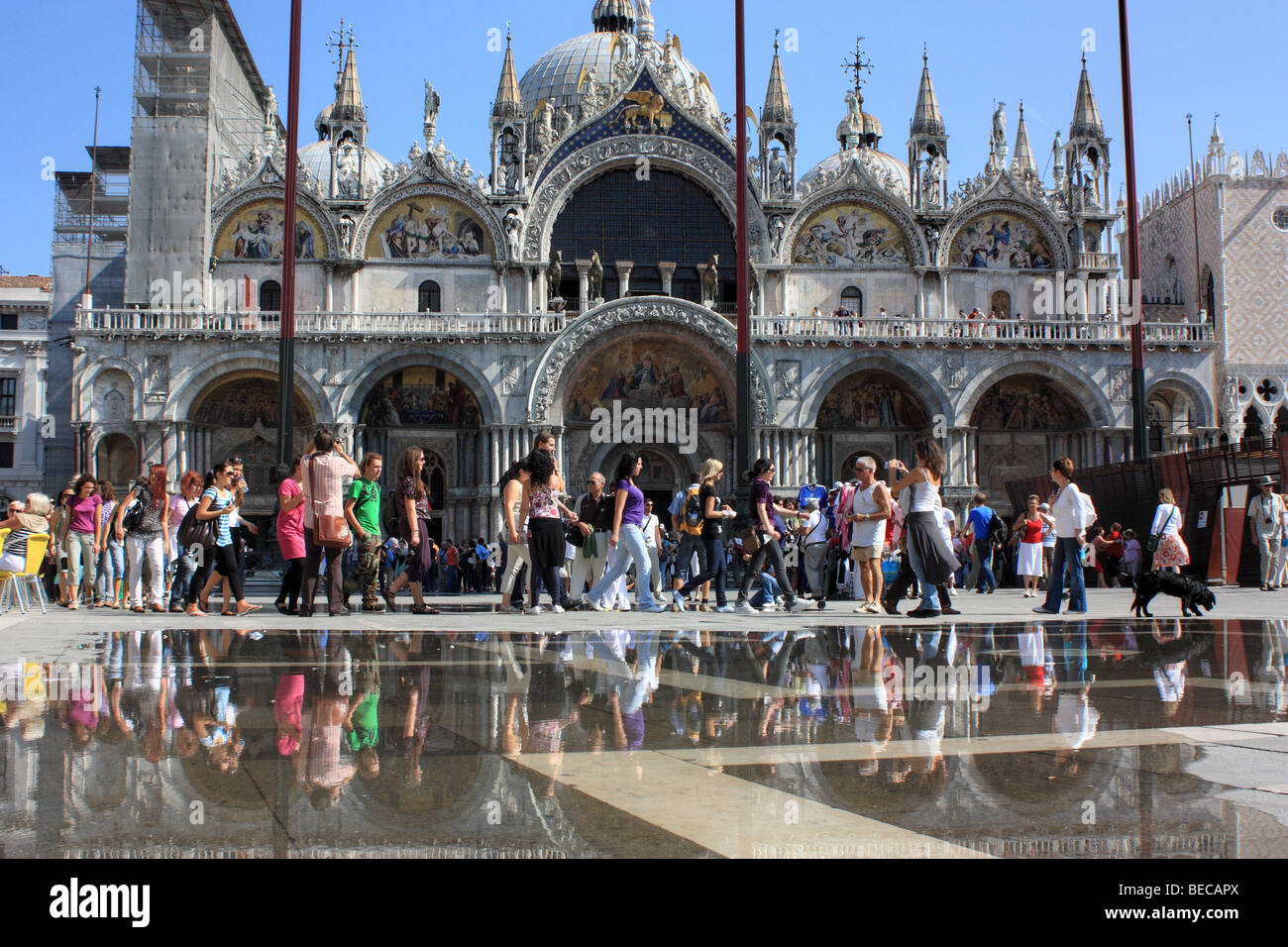 Acqua alta in piazza San Marco, Venezia, Italia Foto Stock
