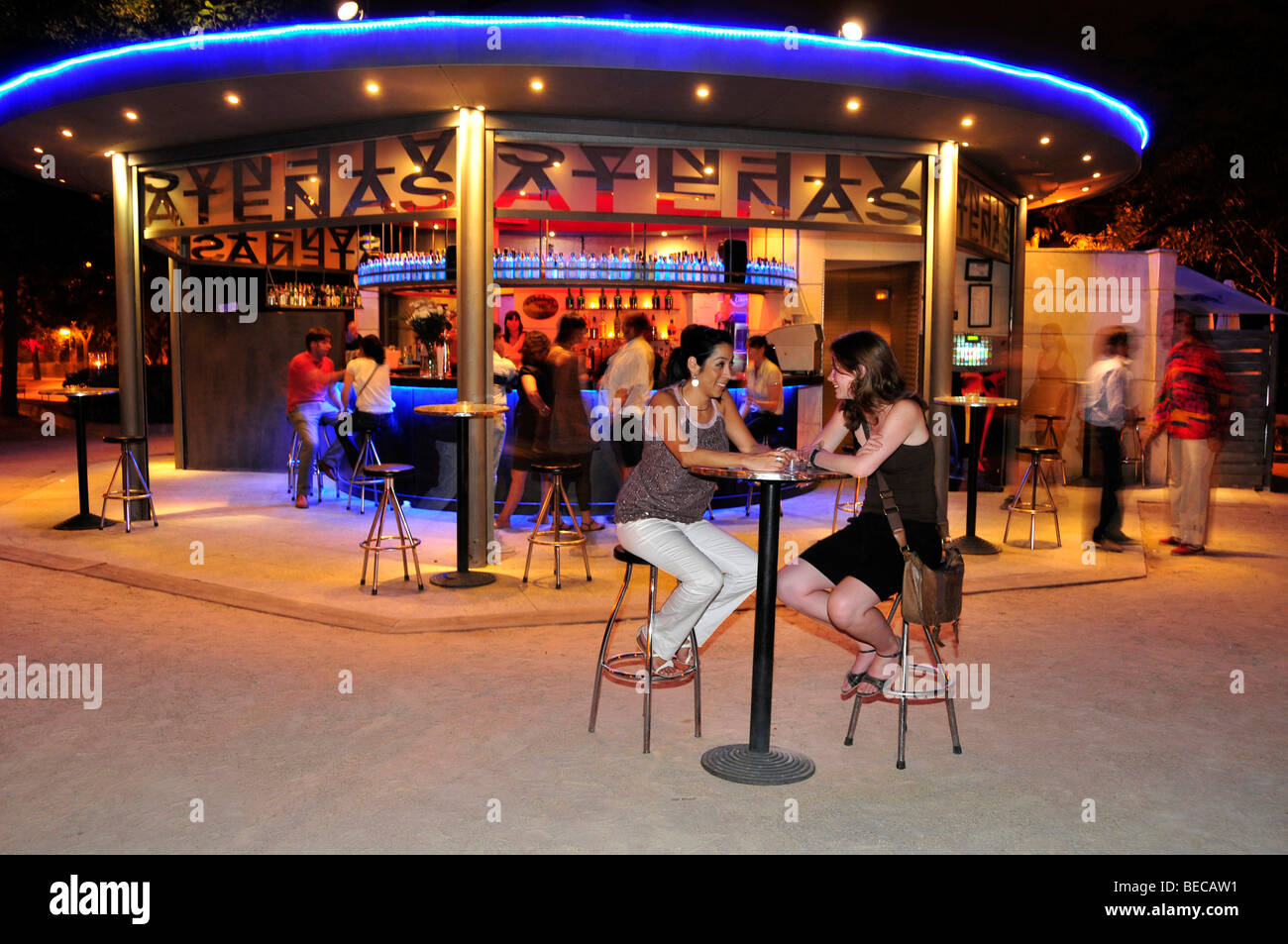 Open-air bar Atenas Lounge nel Parque Atenas, vita notturna, Madrid, Spagna, Penisola Iberica, Europa Foto Stock