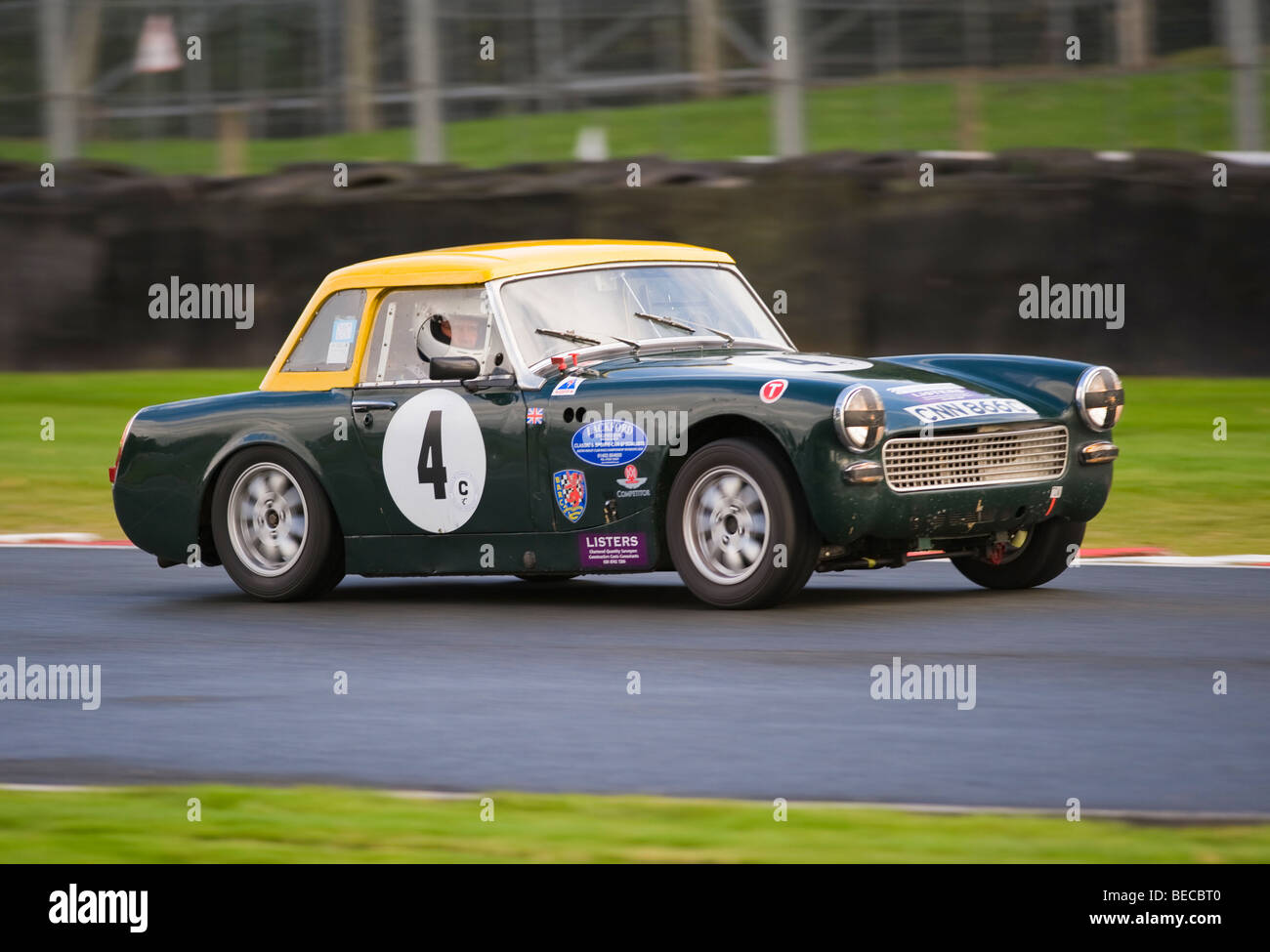 Una Austin Healey Sprite Sports Car Racing ad Oulton Park motore circuito di gara Cheshire England Regno Unito Regno Unito Foto Stock