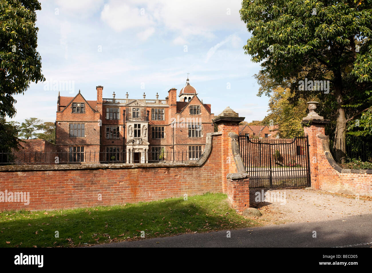 Cancello di ingresso a Castle Bromwich Hall Foto Stock