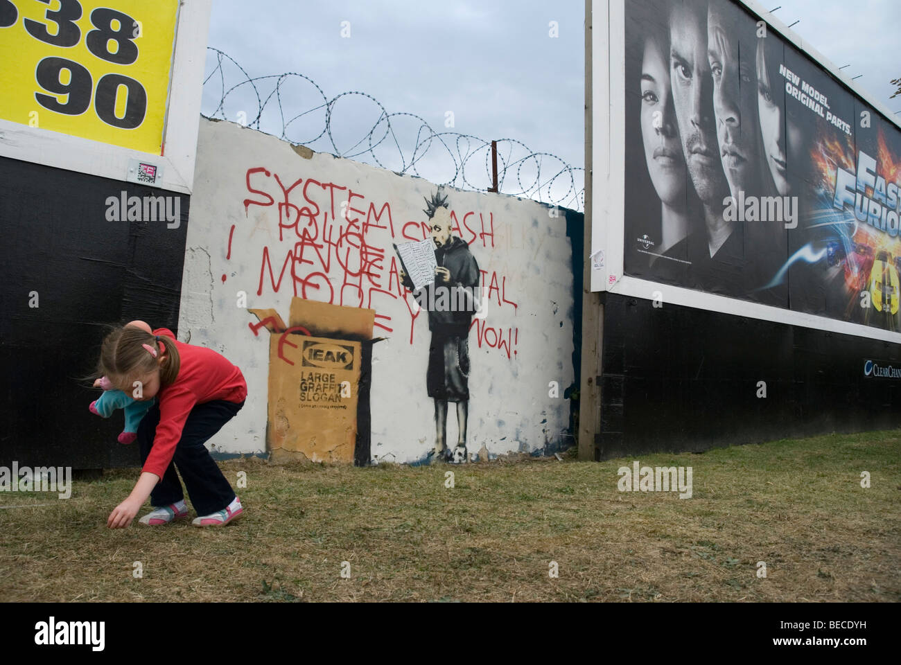 Banksy grafitti immagini e fotografie stock ad alta risoluzione Alamy