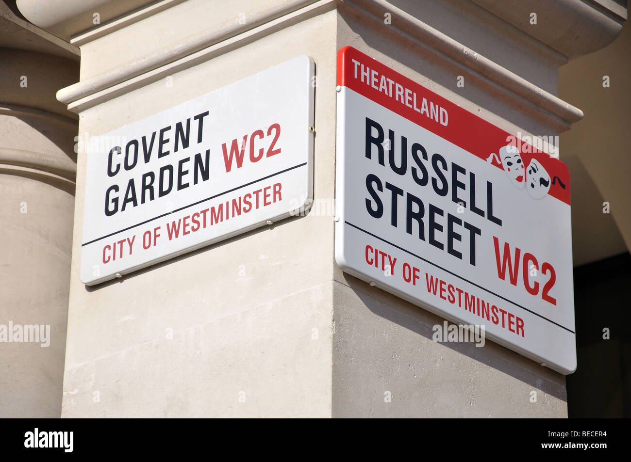 Indicazioni stradali in Piazza, Covent Garden, la City of Westminster, Londra, Inghilterra, Regno Unito Foto Stock