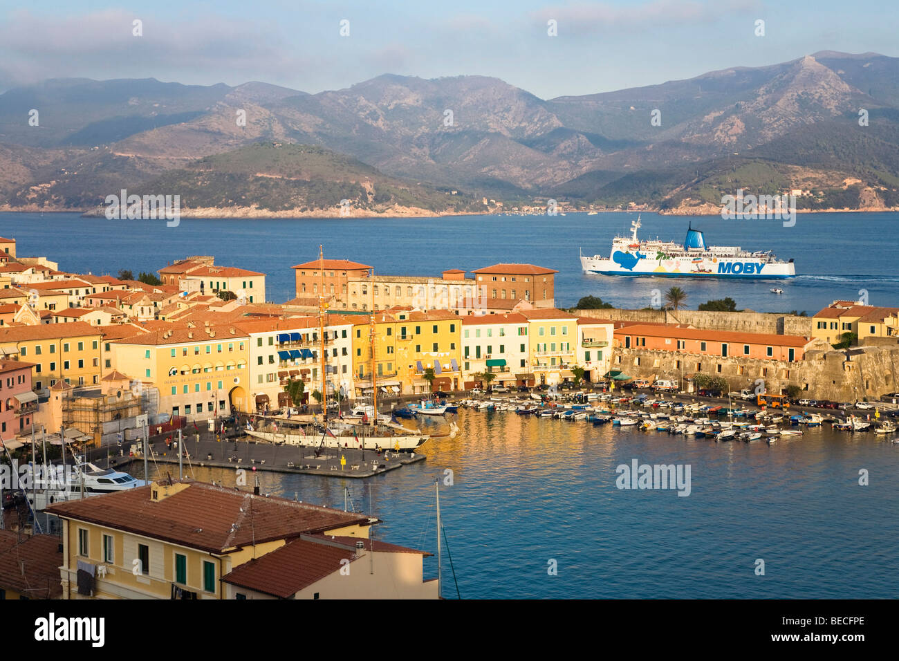 Il porto di Portoferraio, Isola d'Elba, Toscana, Italia, Mare Mediterraneo, Europa Foto Stock