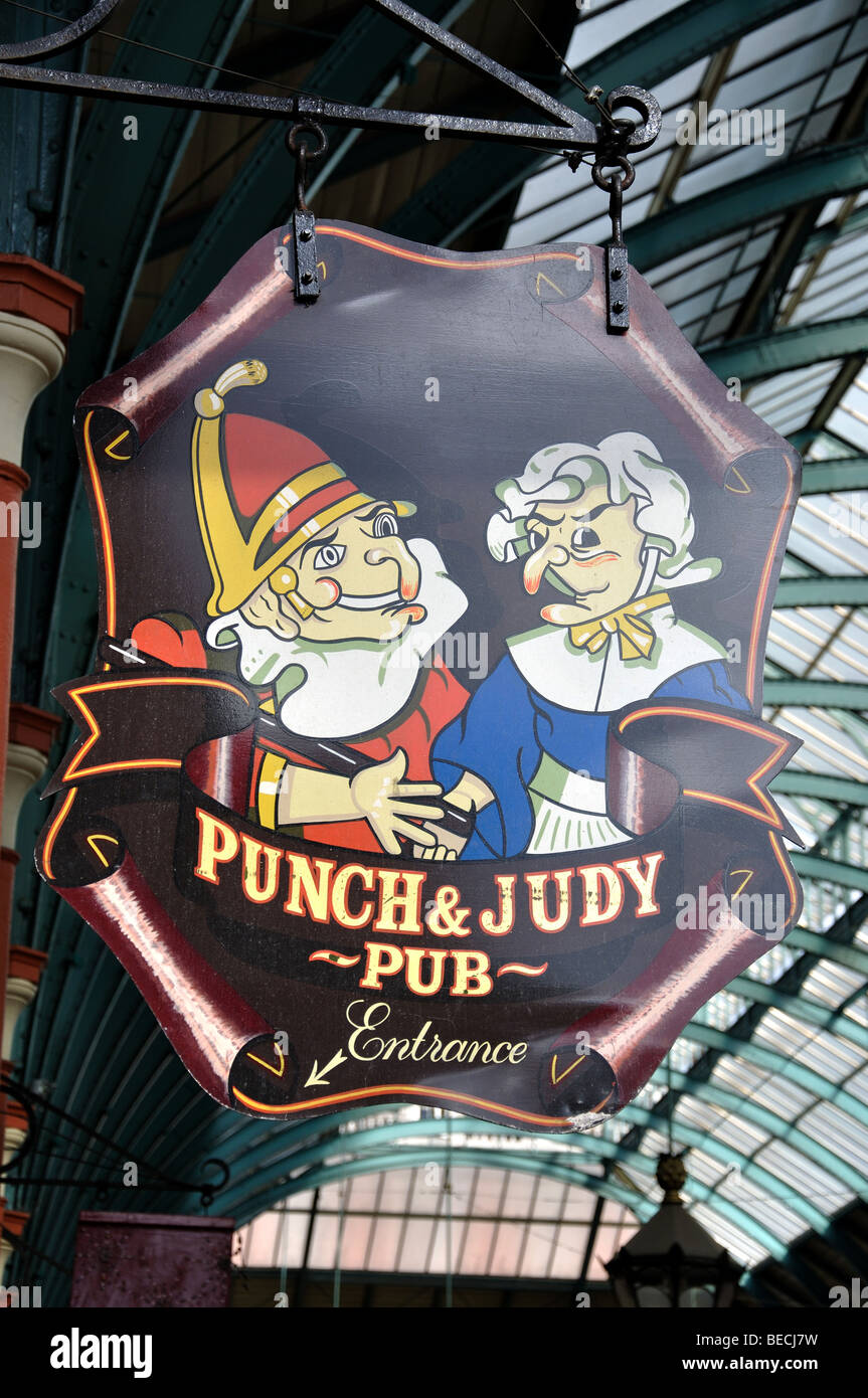Punch & Judy Pub segno, mercato di Covent Garden, Covent Garden, la City of Westminster, Londra, Inghilterra, Regno Unito Foto Stock