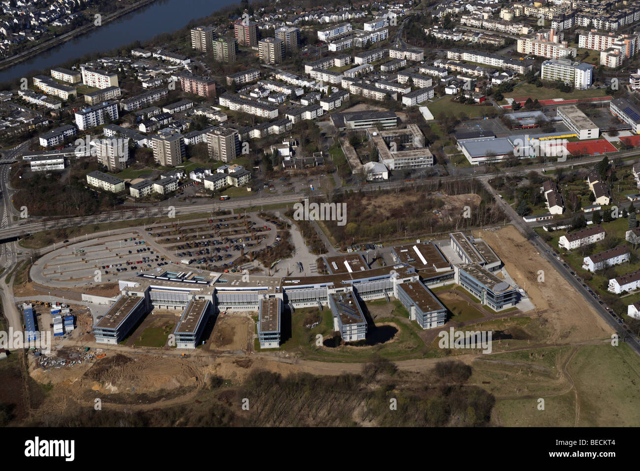 Foto aerea, sito di costruzione del collegio tecnico su Konrad-Zuse-Strasse, Karthause district, Coblenza, Rhineland-Pala Foto Stock