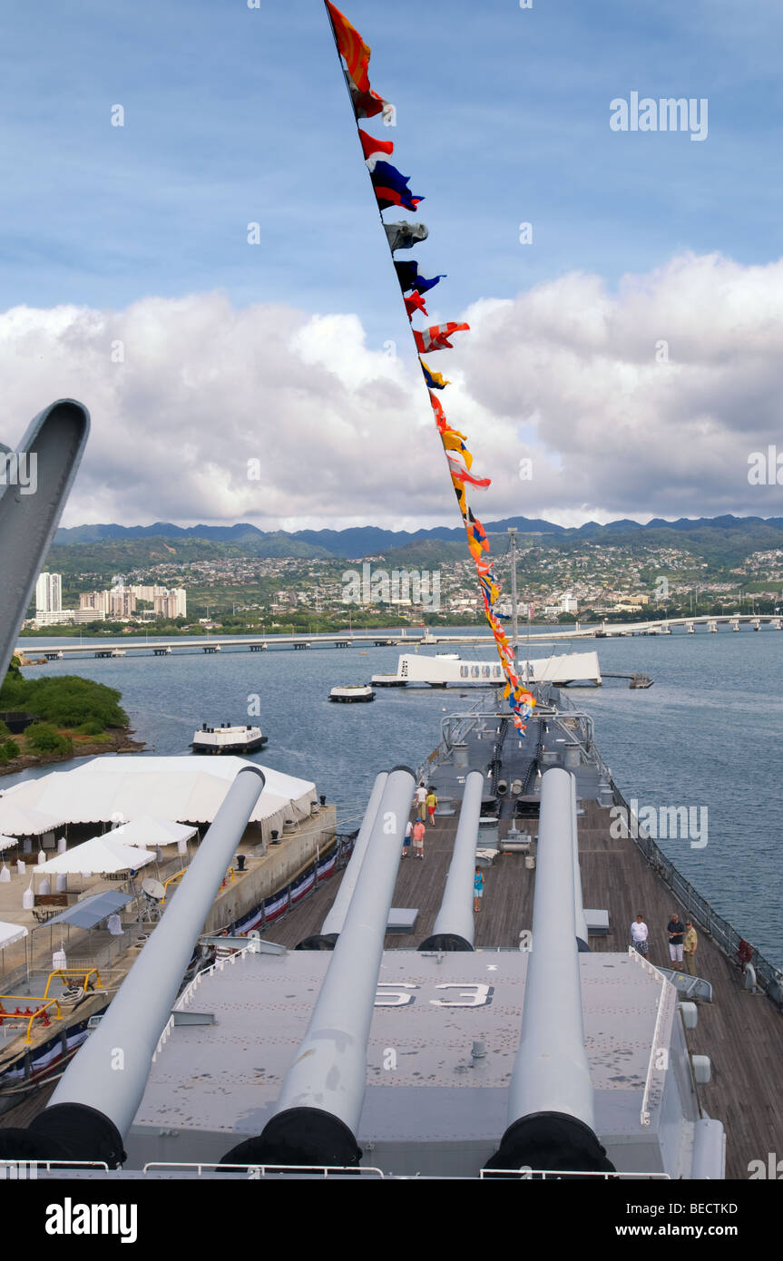 USS Arizona Memorial dal flying bridge della USS Missouri (Pearl Harbor, Hawaii, USA) Foto Stock