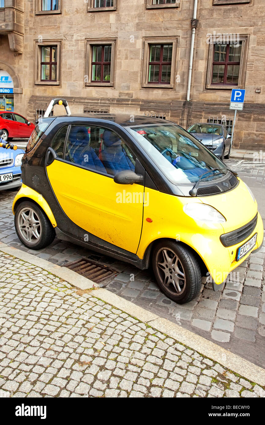 Smart auto parcheggiate in Dresden, Germania Foto Stock