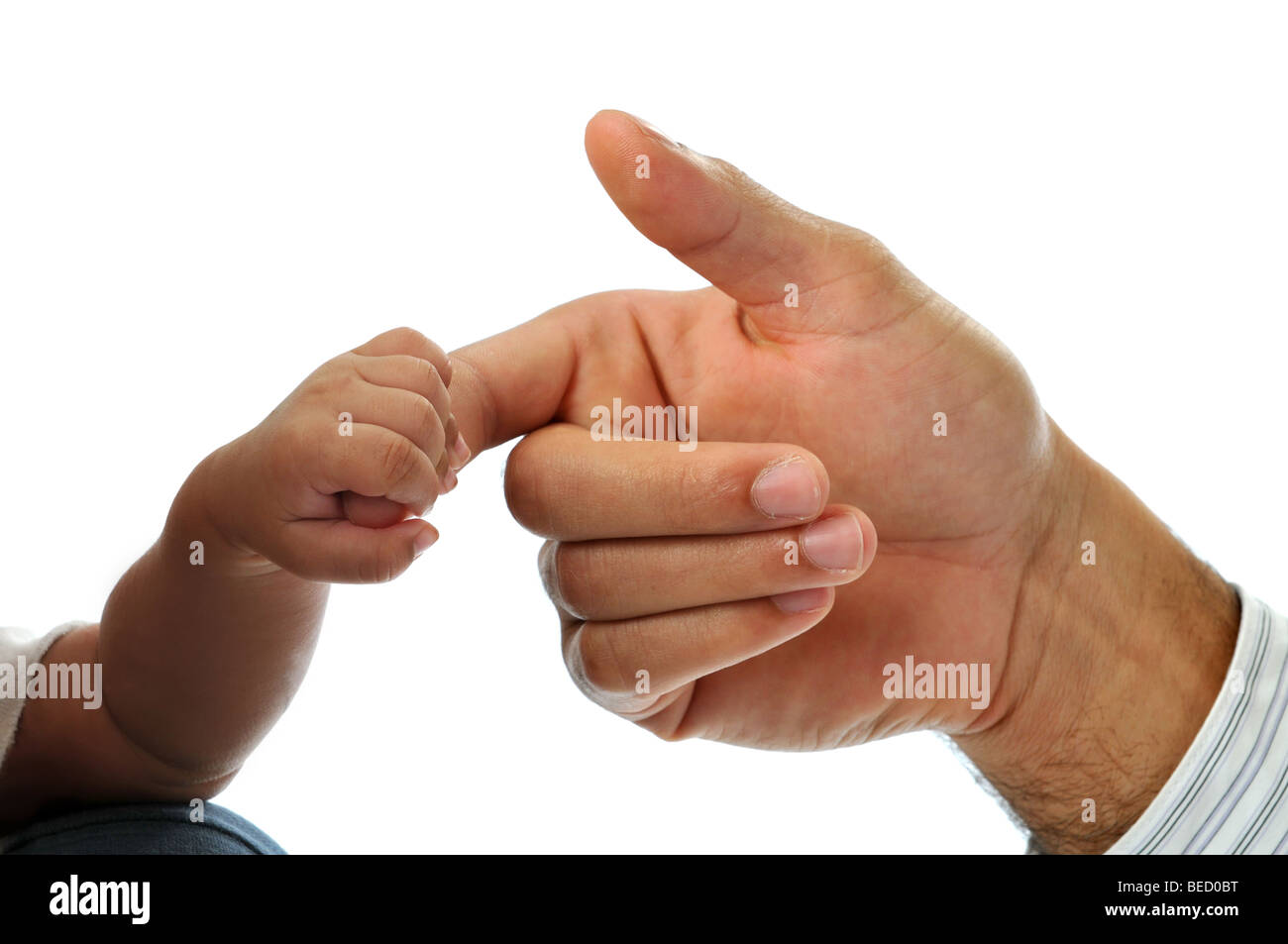 Neonati tenendo l uomo del dito isolate su uno sfondo bianco Foto Stock