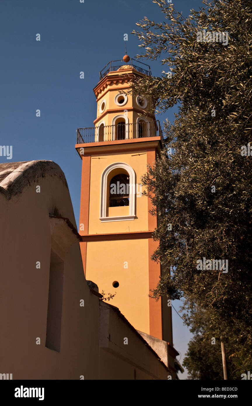 Torre della chiesa,la Chiesa di San Pancrazio, Conca dei Marini , Italia Foto Stock