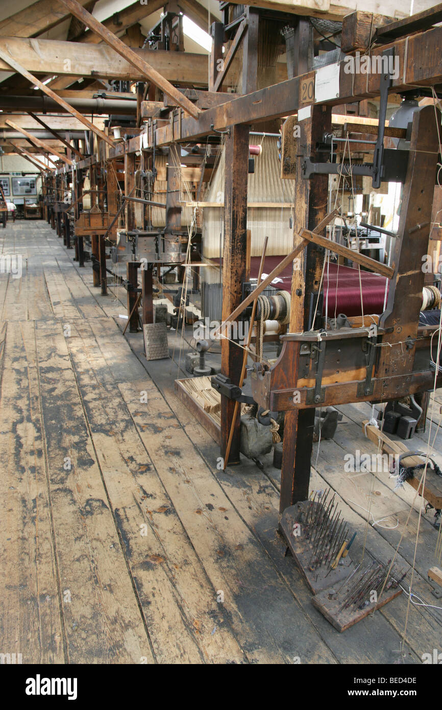 Città di Macclesfield, Inghilterra. Paradise Mill museo della seta restaurato telai Jacquard. Foto Stock