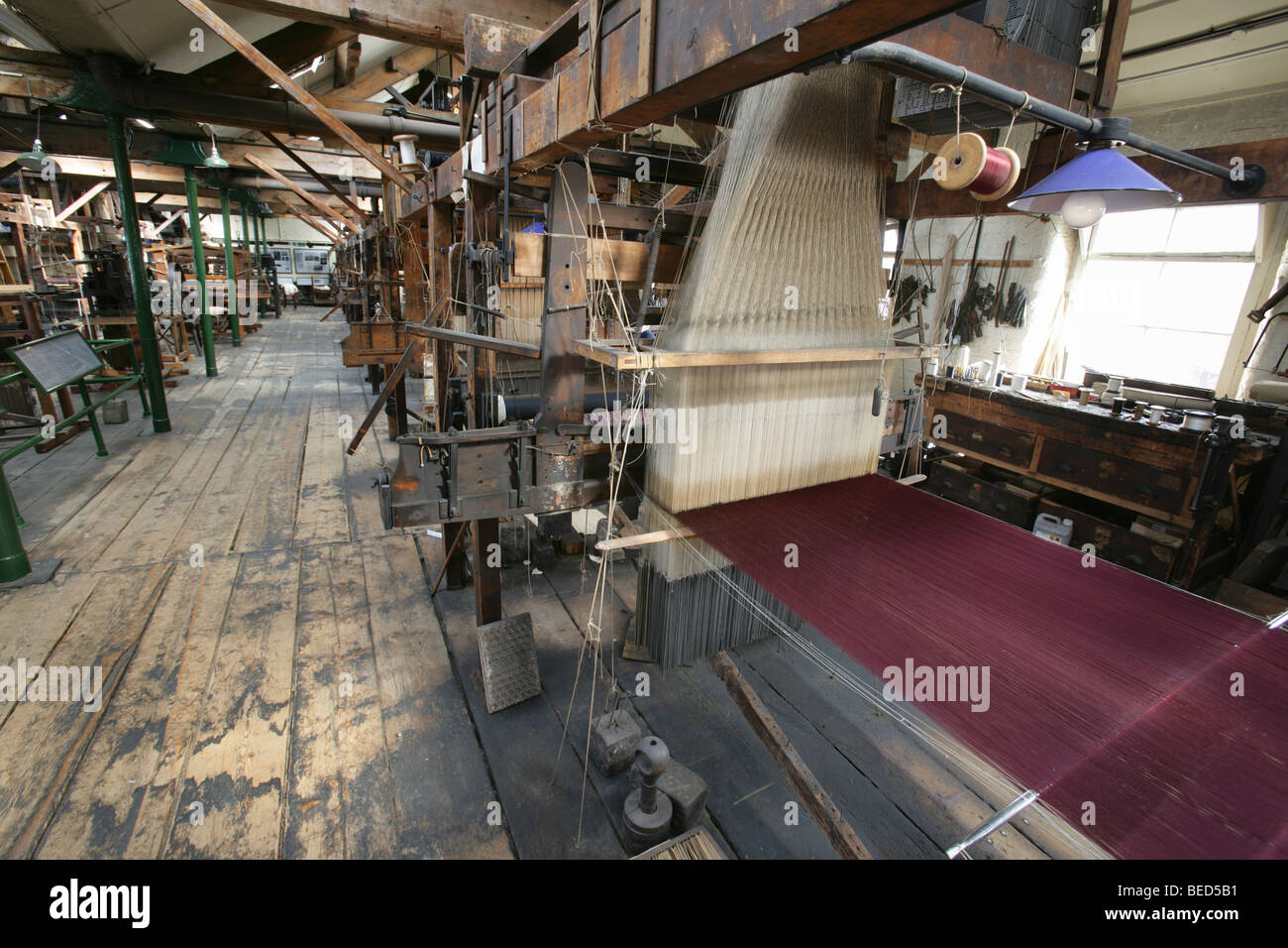 Città di Macclesfield, Inghilterra. Paradise Mill museo della seta restaurato telai Jacquard. Foto Stock