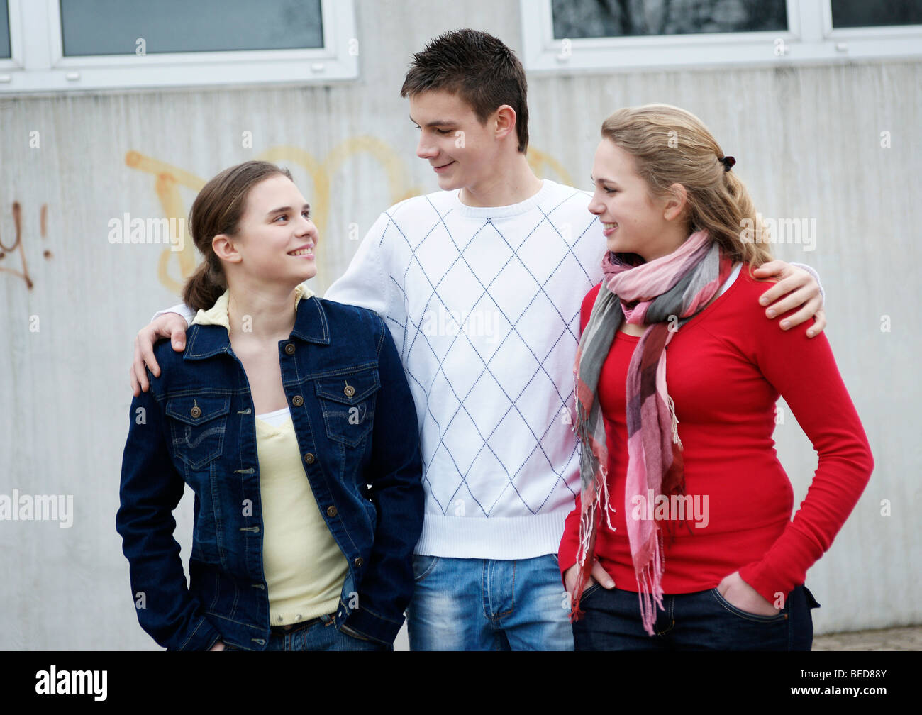 L'amicizia tra tre adolescenti Foto Stock