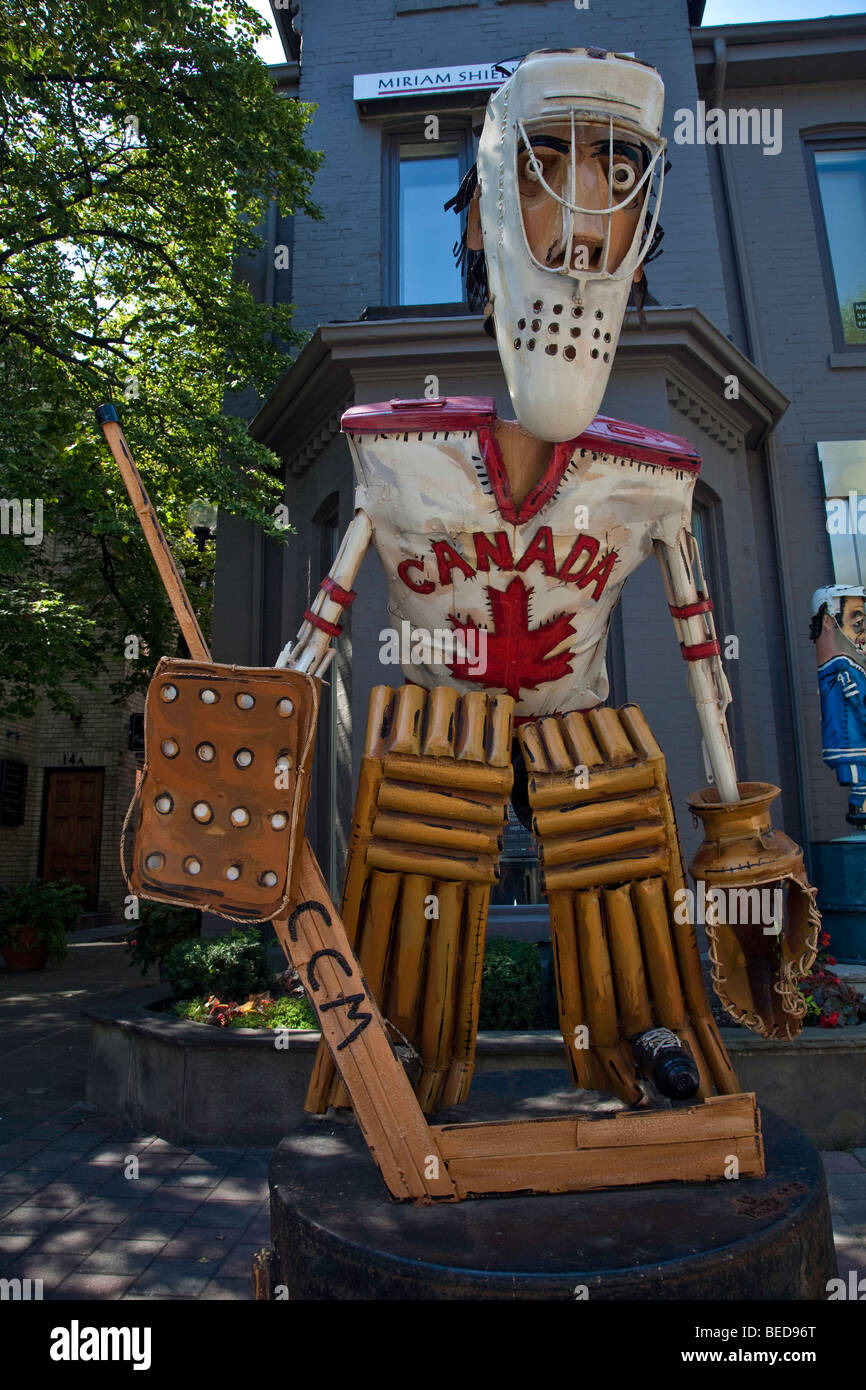 Statua del giocatore di hockey a Yorkville,;Toronto Ontario, Canada,Toronto Foto Stock