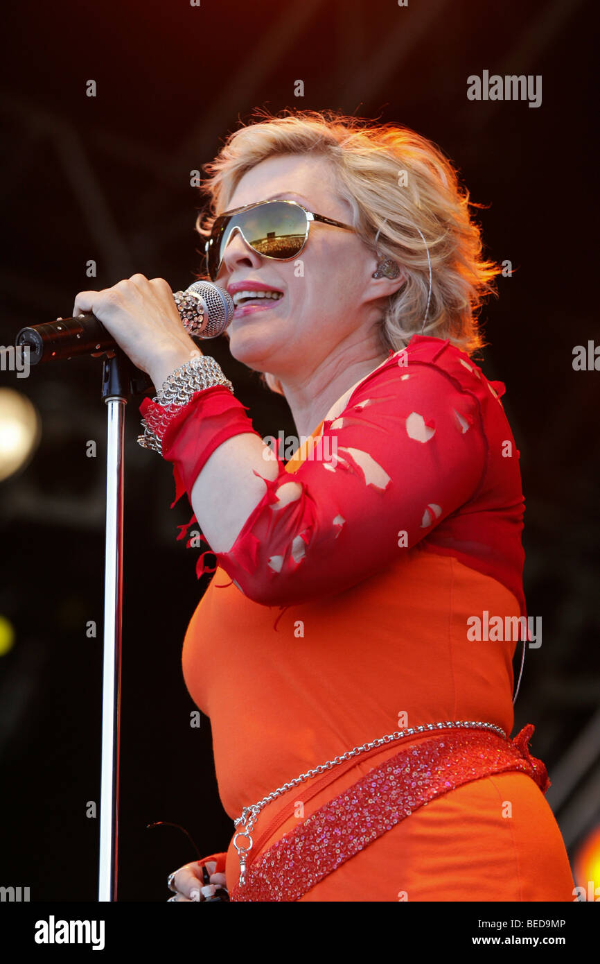 Deborah Harry, cantante statunitense new-wave band Blondie, vivere in spirito di musica Open Air in Uster football Stadium vicino Foto Stock