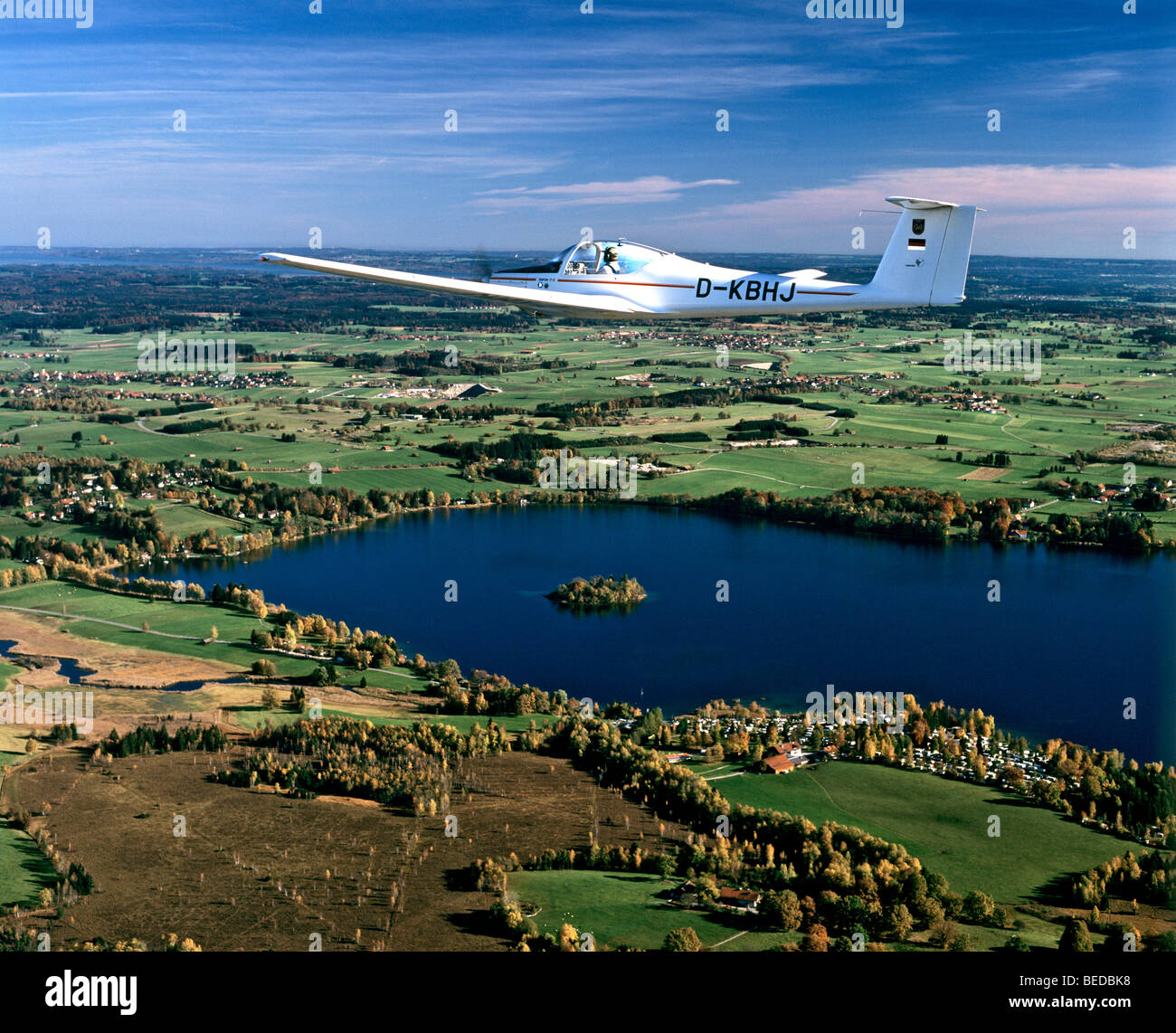 Fotografia aerea, potenza glider, piccolo aereo, Staffelsee lago vicino Uffing, Murnau, Alta Baviera, Germania, Europa Foto Stock