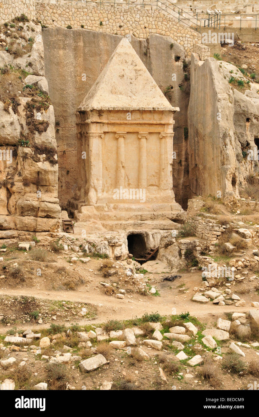 Scavato nella roccia tomba di Zachariah dal I secolo a.c. nella valle del Cedro, Gerusalemme, Israele, il Vicino Oriente, Orient Foto Stock