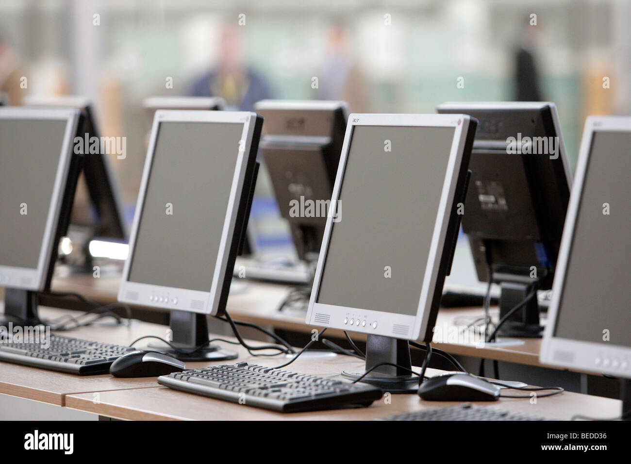Spento gli schermi dei computer all'iscrizione online presso il computer e sistemi di fiera di Monaco di Baviera, Germania Foto Stock