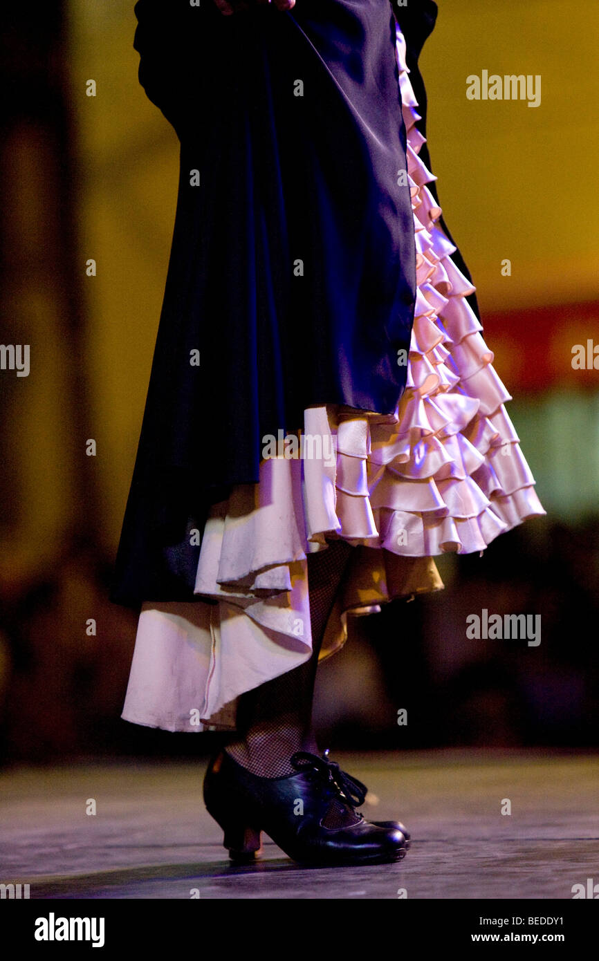 Ilaria Calero, ballerina di flamenco, aria aperta le prestazioni su Plaza el Pumarejo Square, Siviglia, Andalusia, Spagna Foto Stock