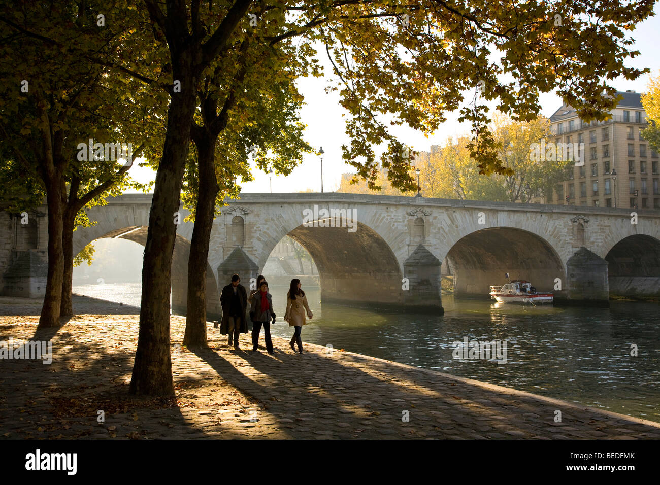PONT MARIE BRIDGE e sul lato banchina, Parigi Foto Stock