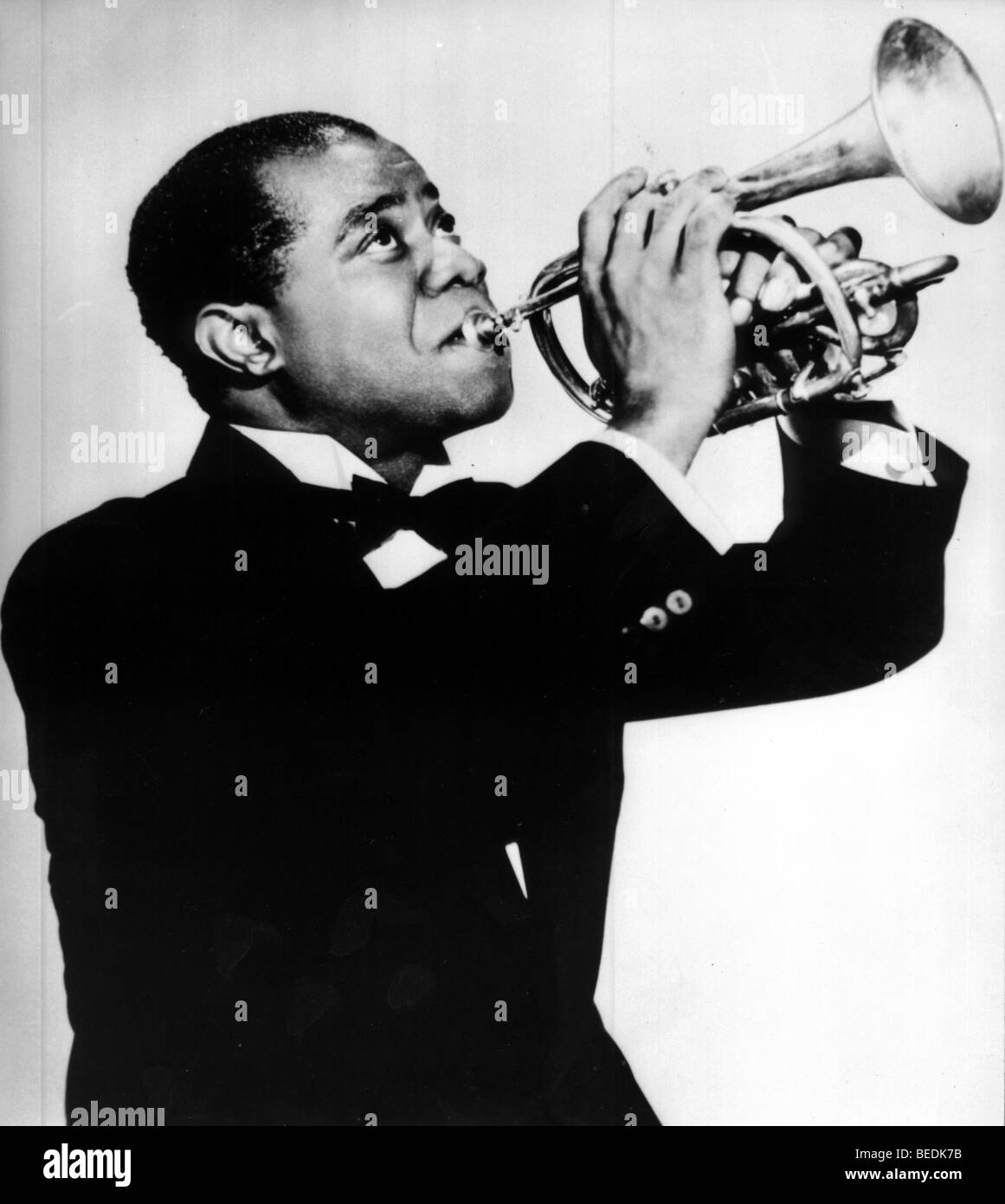 Ritratto di Louis Armstrong a suonare la tromba Foto Stock