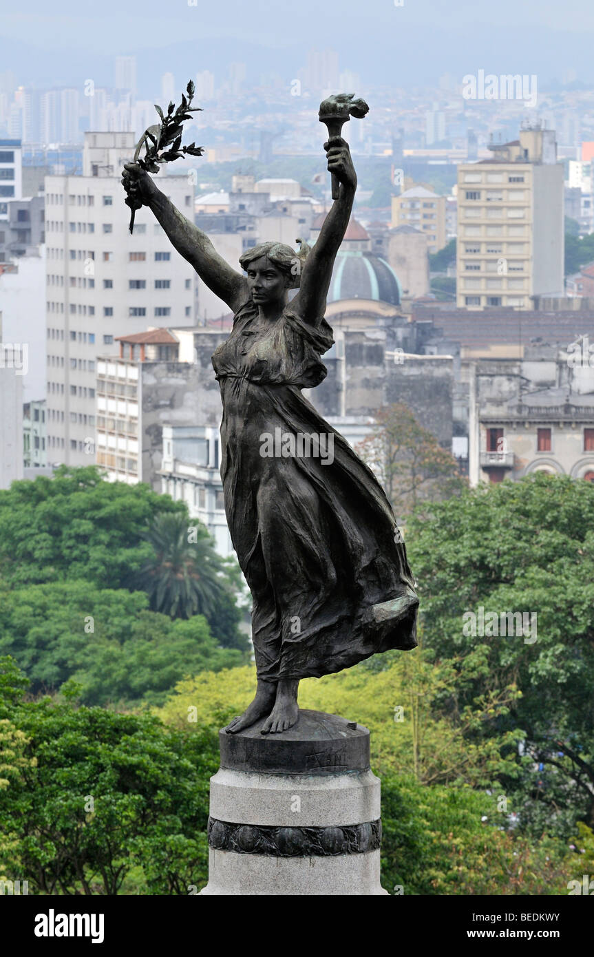 Monumento per la fondazione di Sao Paulo " Gloria Imortal Aos Fundadores de São Paulo', Pateo fare Colegio, Sao Paolo centro, Braz Foto Stock