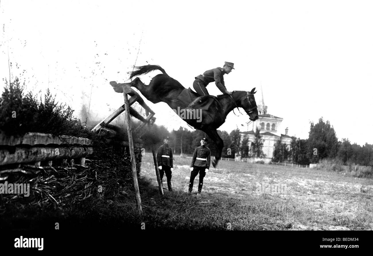Fotografia storica, soldato su un cavallo, showjumping tournament Foto Stock