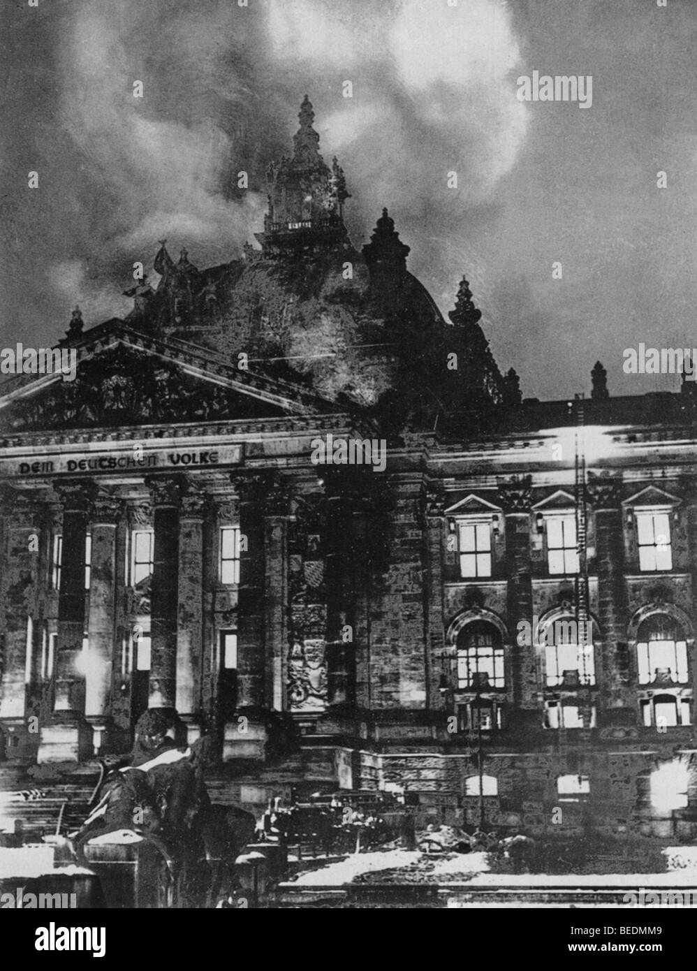 Il palazzo del Reichstag di Berlino FIRE 27 febbraio 1933 che i nazisti la colpa su un mentalmente disturbato olandese e ex-comunisti Foto Stock