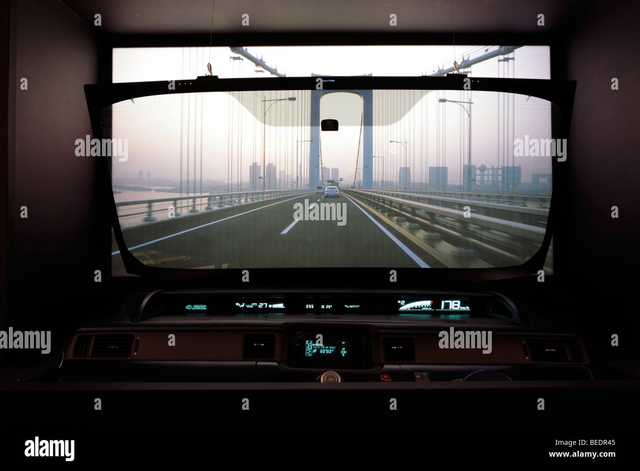 Il filtro ottico posto sul parabrezza di un auto Foto Stock