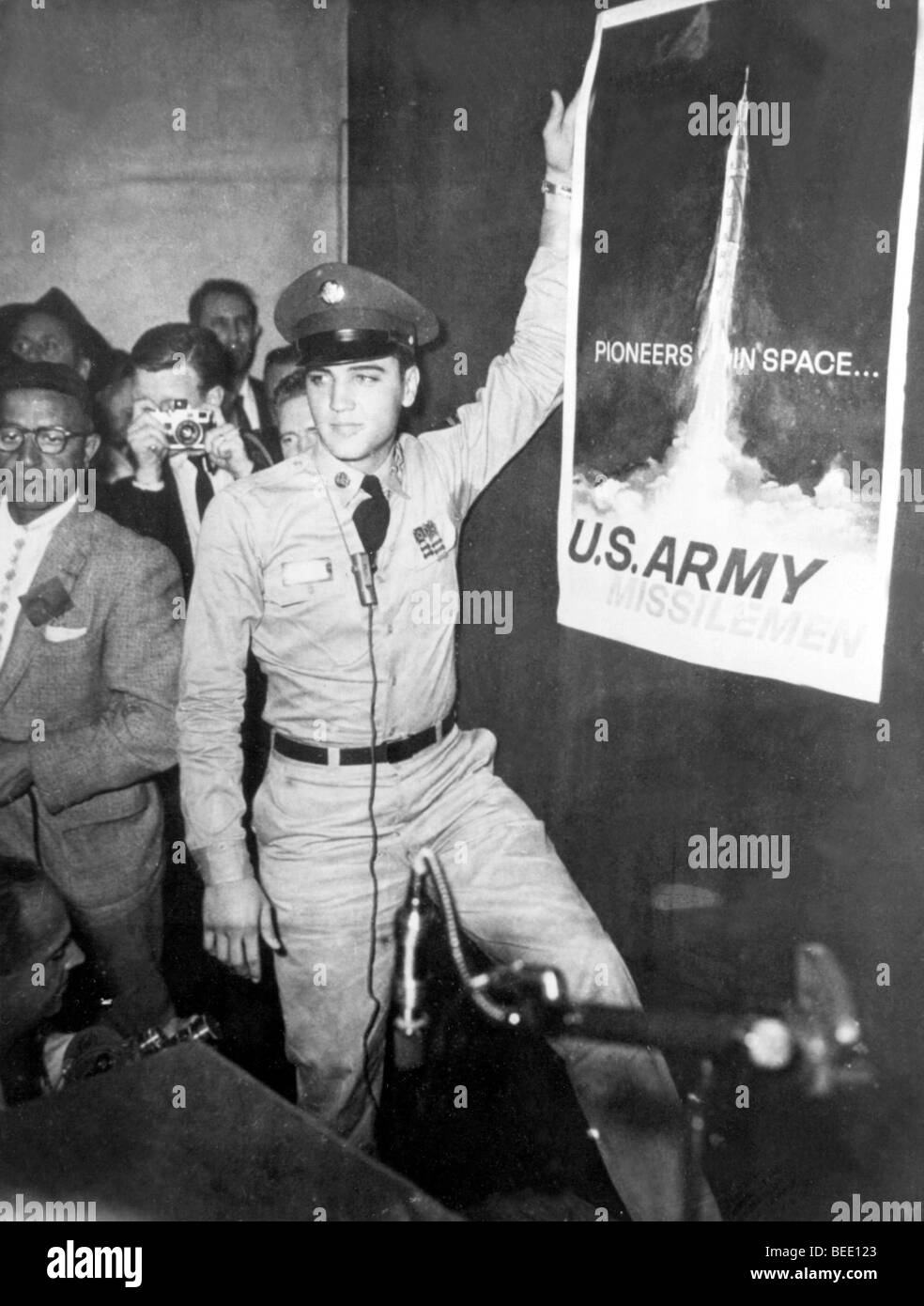 5207098 (9001135) Elvis Presley (08.01.1935 - 16.08.1977), amerikanischer S‰nger als Soldat der US - Esercito in Deutschland, bei Foto Stock