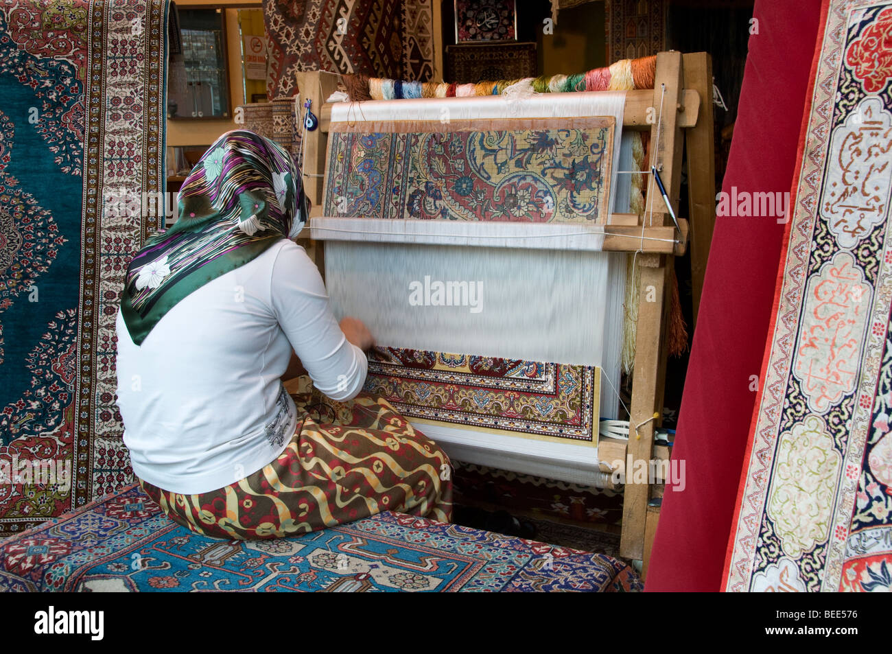 Istanbul Turchia tappeti tapis tappeto maker weaver la tessitura tessitura Foto Stock