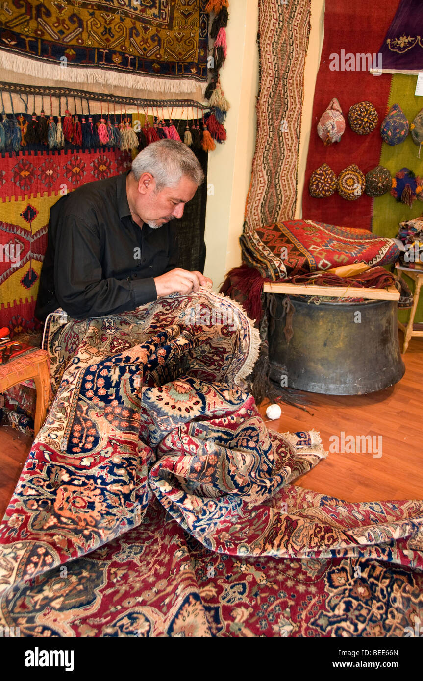 Istanbul Turchia tappeti tapis tappeto maker weaver la tessitura tessitura Foto Stock
