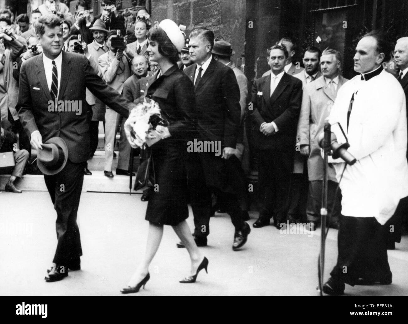 5043083 (900326) der amerikanische Pr‰residente John F. ( ) Fitzgerald Kennedy , Links , mit circuizione Frau Jacqueline ( Jackie ) Foto Stock