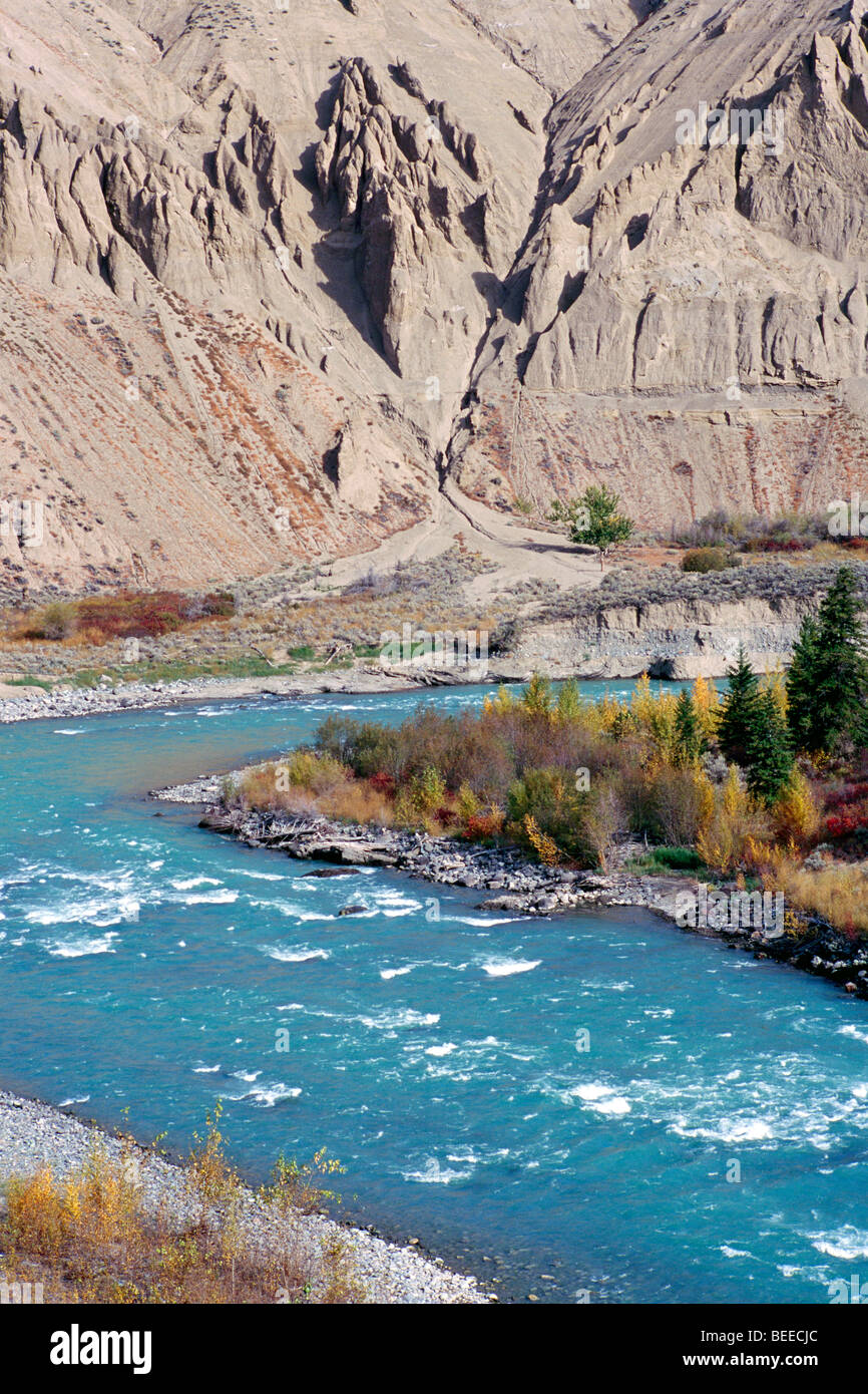 Chilcotin fiume che scorre attraverso il Canyon Farewell, Cariboo Chilcotin Regione, BC, British Columbia, Canada - Autunno Autunno / Paesaggio Foto Stock