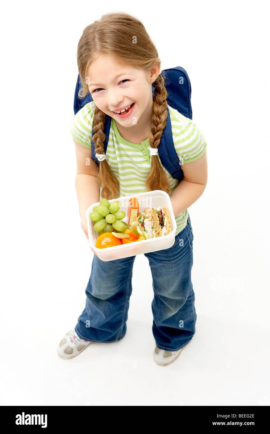 Ritratto in studio della ragazza sorridente Holding Lunchbox Foto Stock