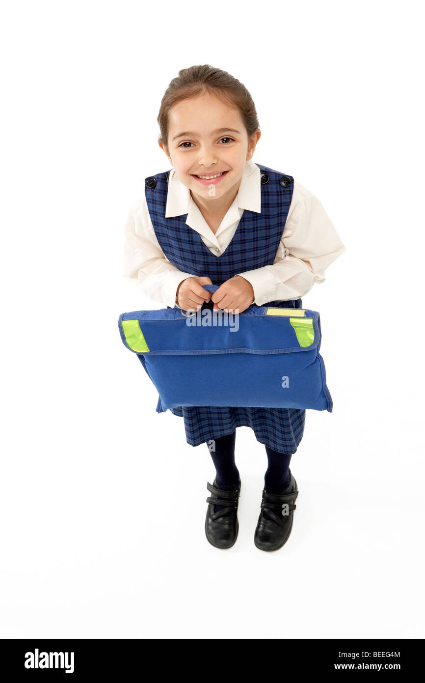 Ritratto in studio di sorridente ragazza con borsa di scuola Foto Stock