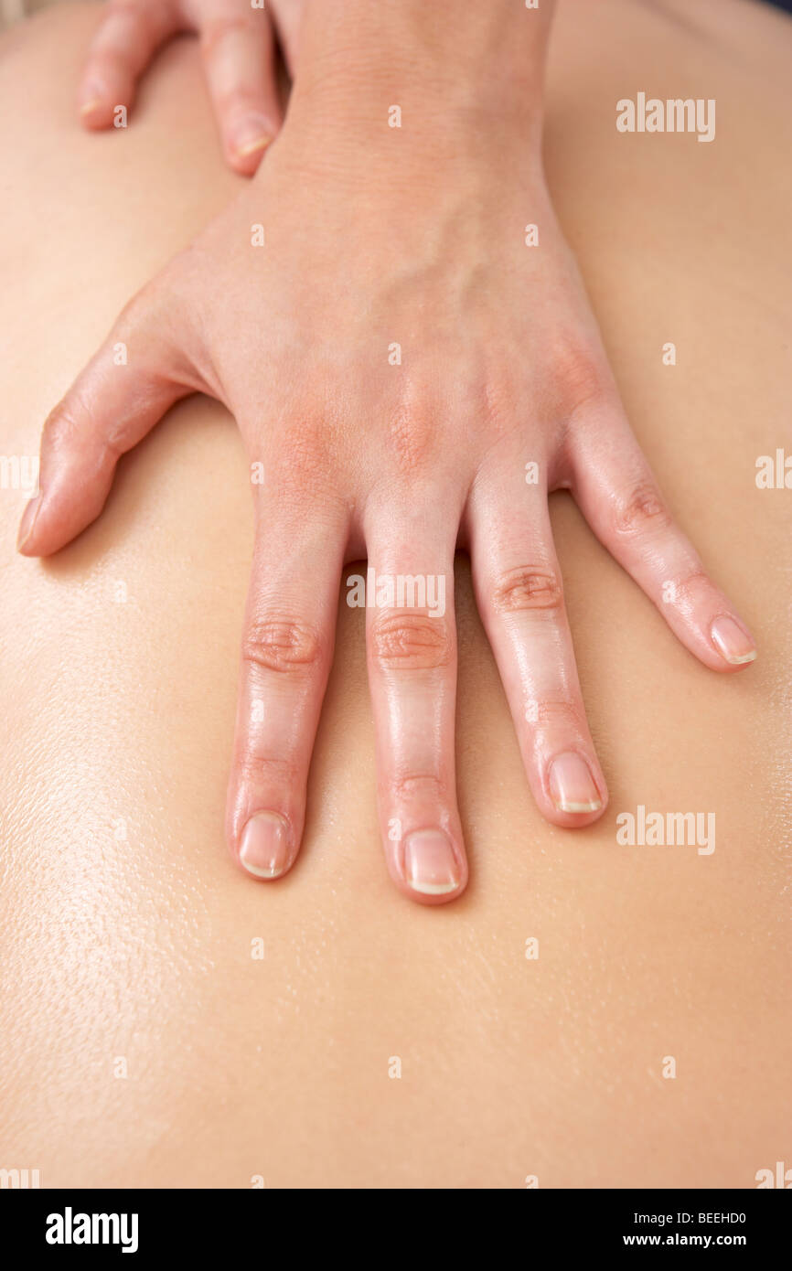 Close up massaggiatrice femmina con il client Foto Stock