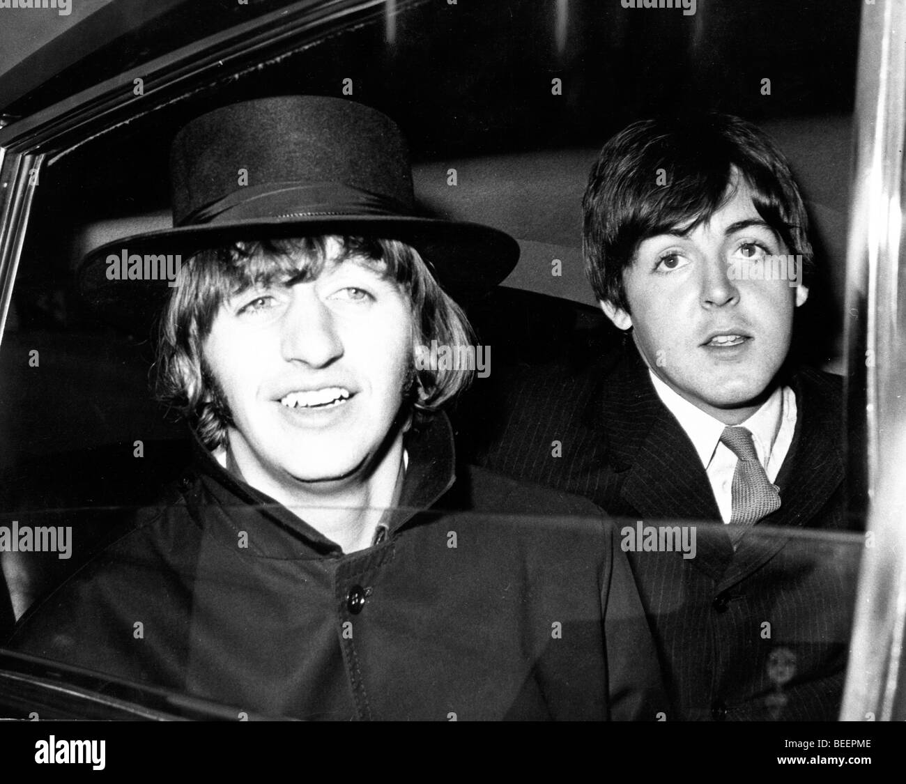 I Beatles Ringo Starr e Paul McCartney in auto Foto Stock