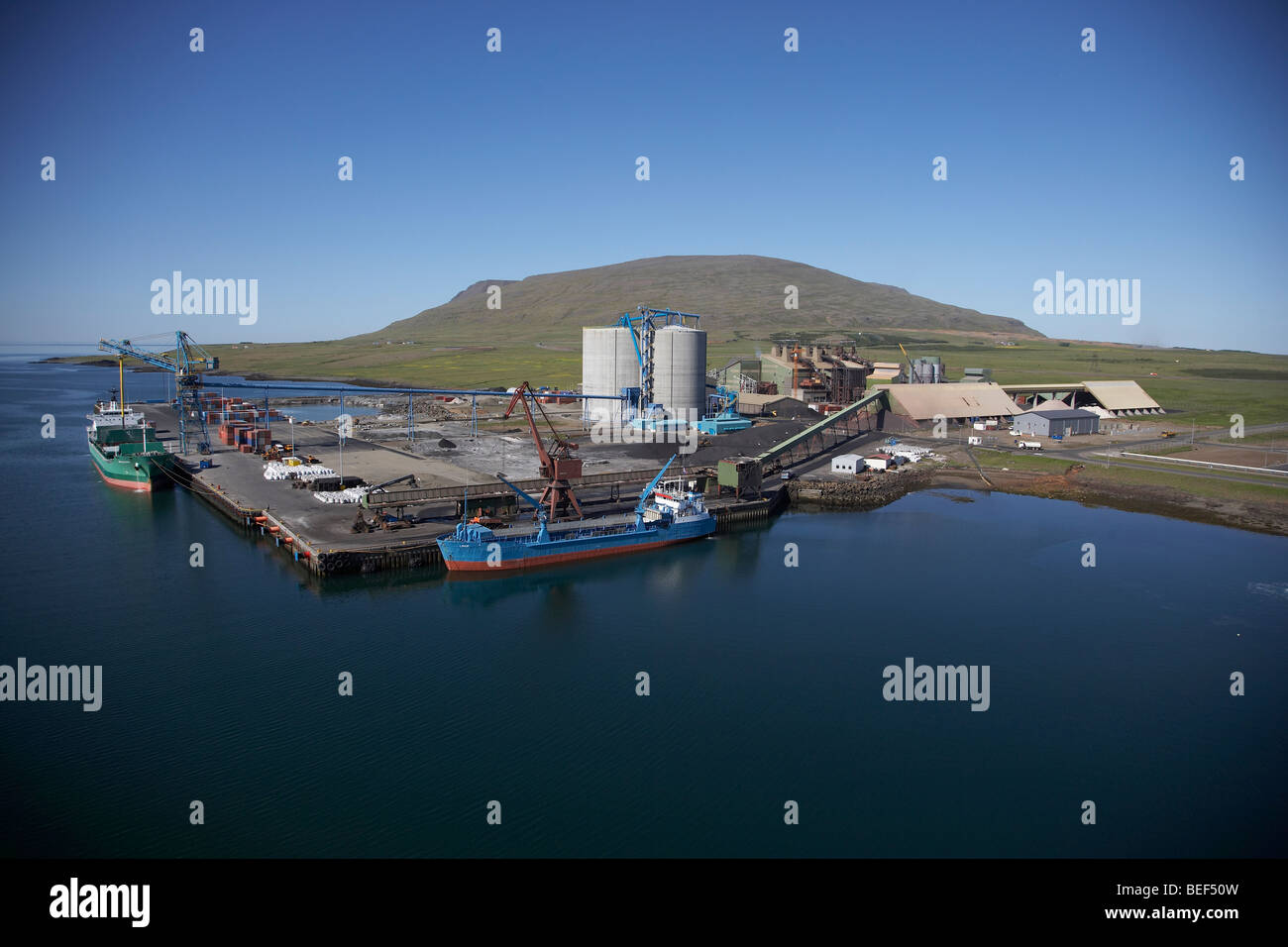 La fabbrica di alluminio, Grundartangi, Fiordo di Hvalfjordur, Islanda Foto Stock