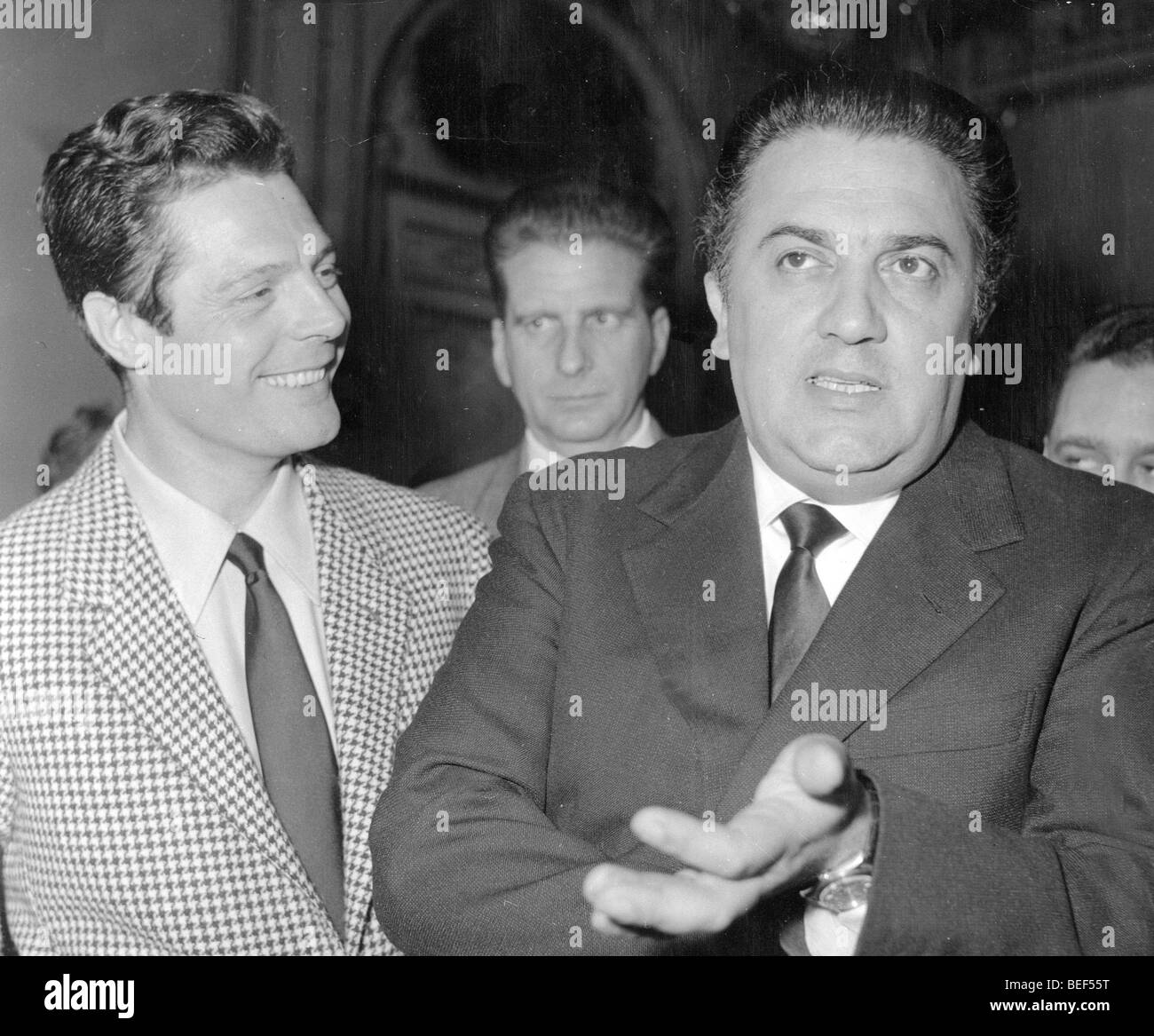 5525269 (900326) Marcello Mastroianni , italienischer Schauspieler , und Federico Fellini (20.01.1920 - 31.10.1993) , Foto Stock