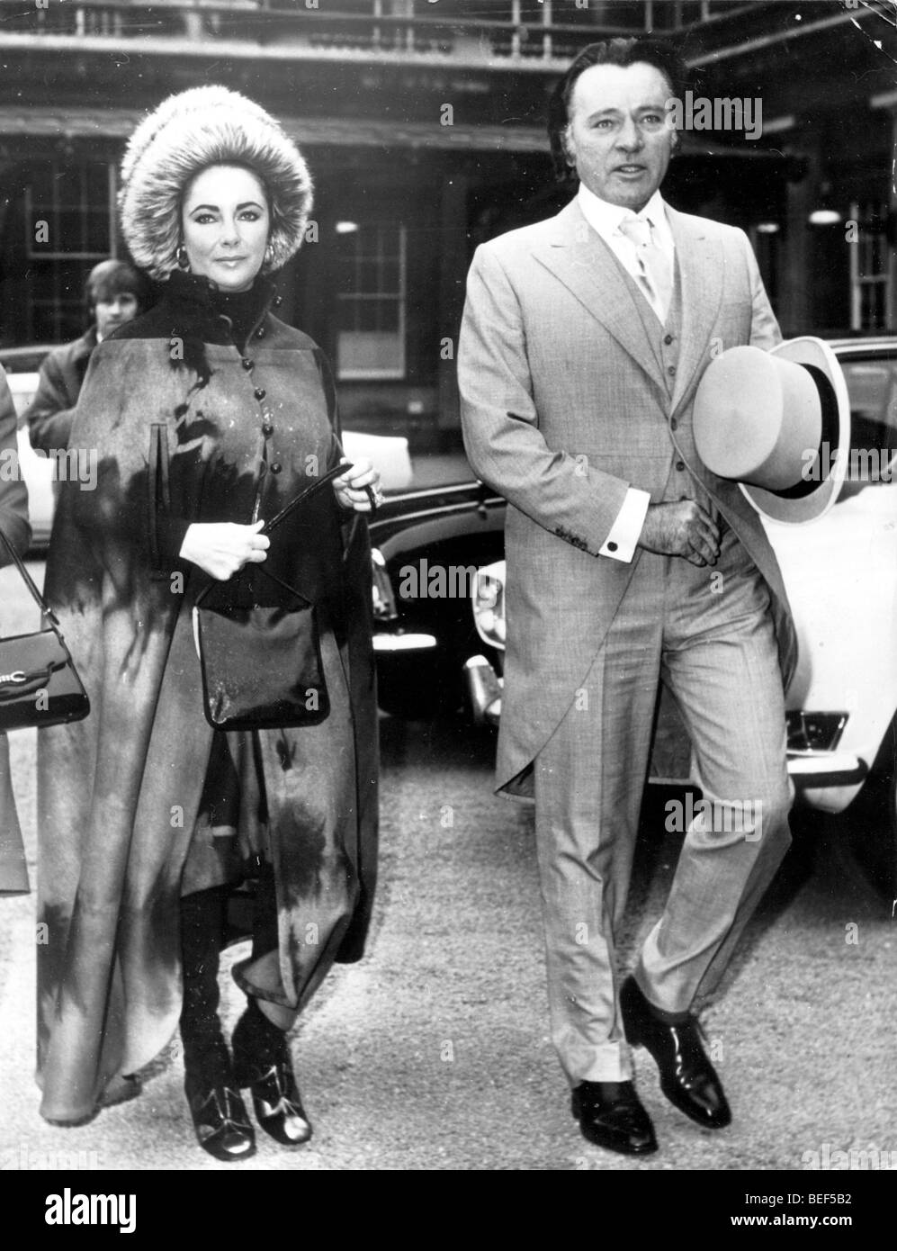 5512461 (900324) Elizabeth ( ) Liz Taylor , amerikanische Schauspielerin mit Ehemann und Schauspieler Richard Burton beim Foto Stock