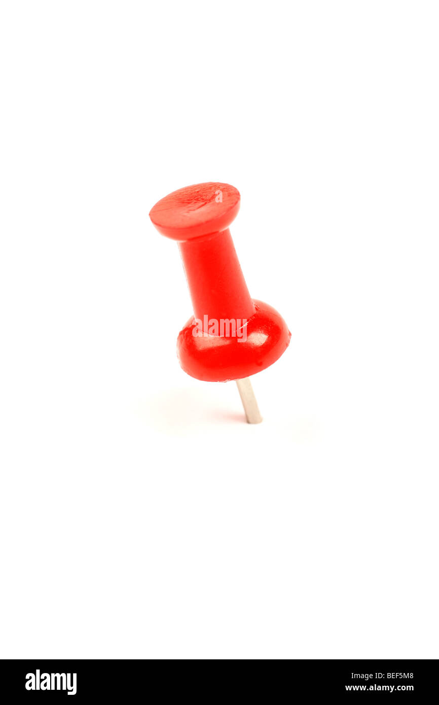 Macro di disegno rosso pin isolato su sfondo bianco. Foto Stock