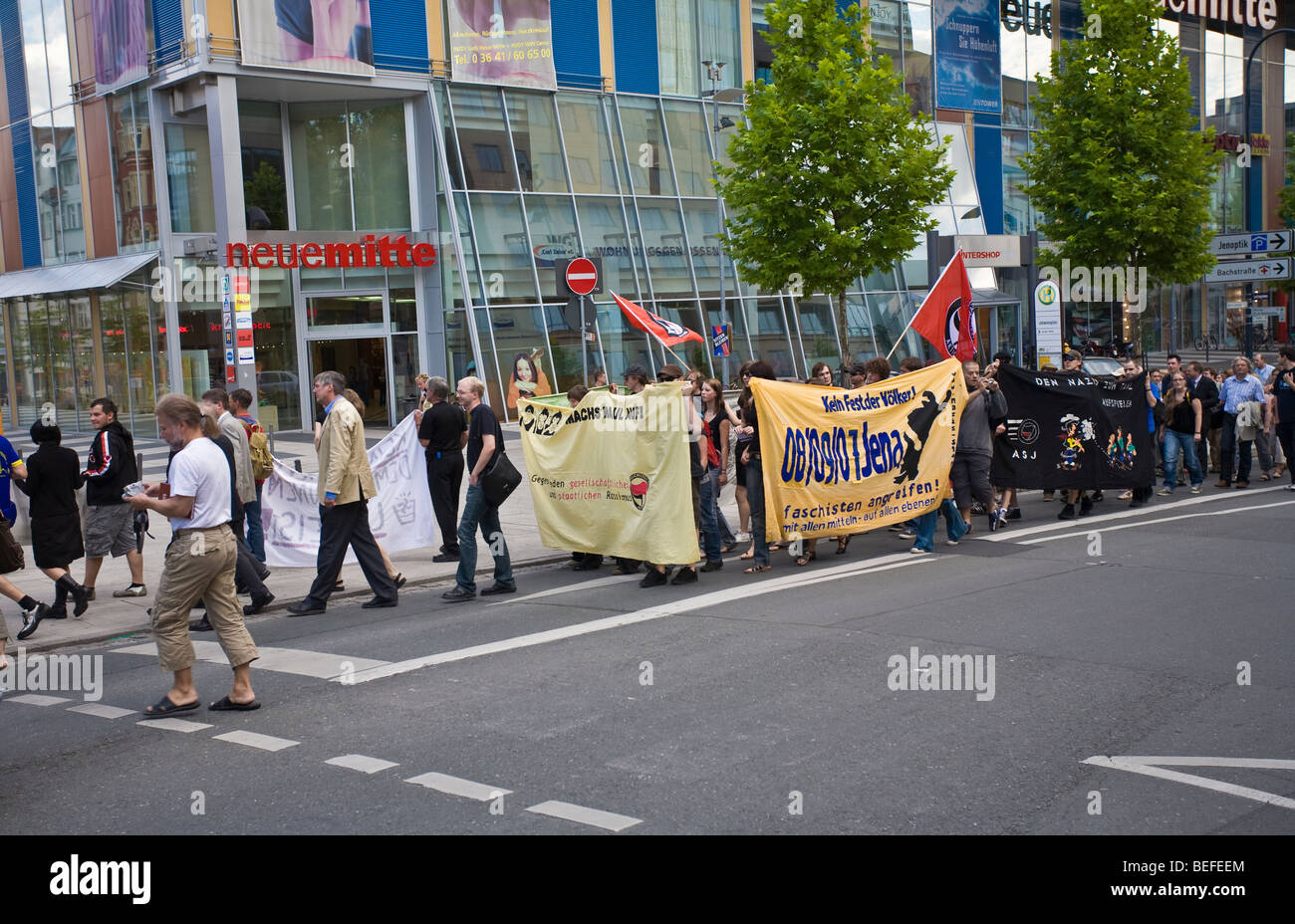 Anti-fascismo e anti-razzismo protesta rally a Jena, in Turingia, Germania Foto Stock