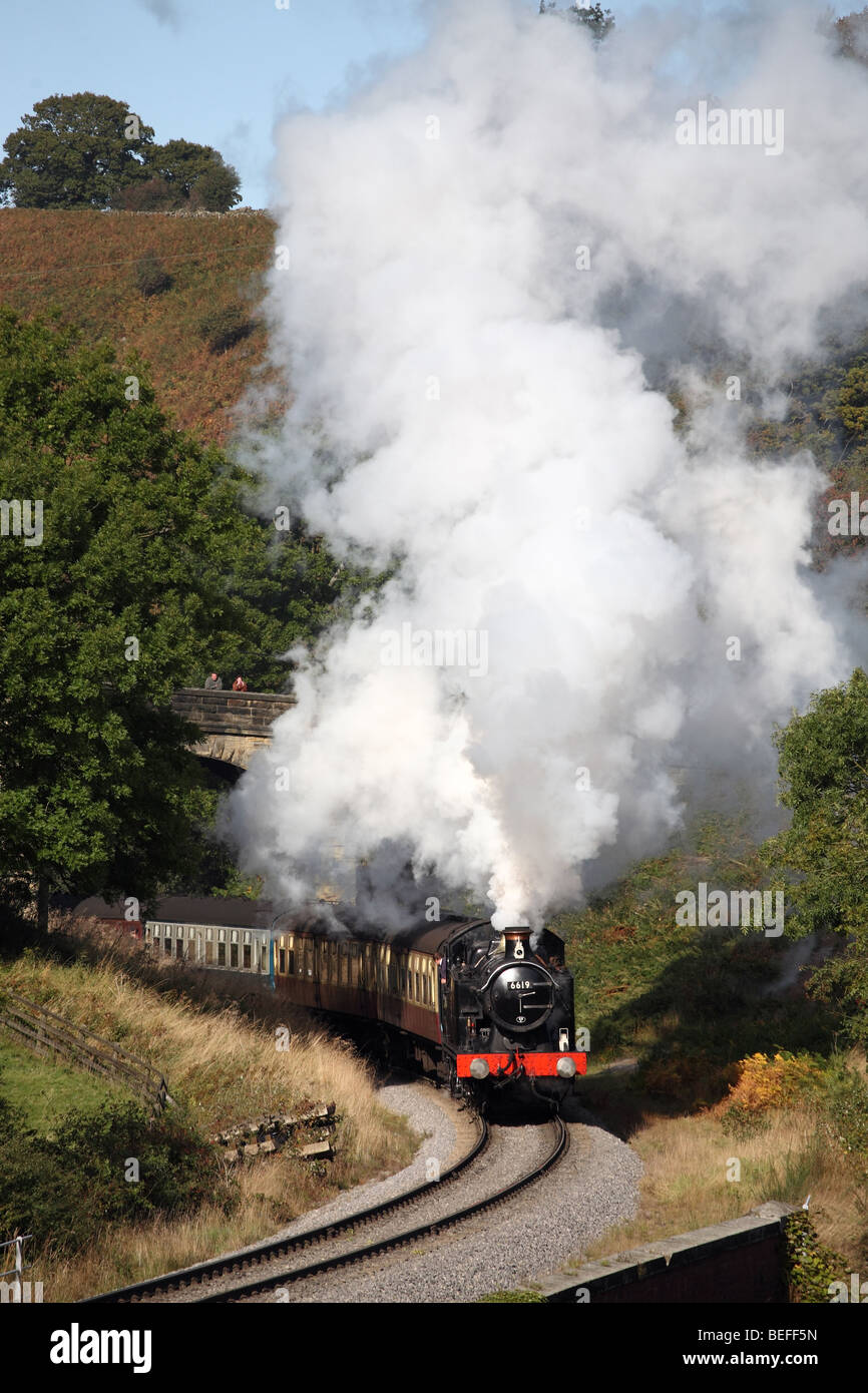 GWR 0-6-2 serbatoio del motore n. 6619 si avvicina Darnholme sulla North Yorkshire Moors Railway, England, Regno Unito Foto Stock GWR 0-6-2 serbatoio del motore n. 6619 si avvicina Darnholme sulla North Yorkshire Moors Railway, England, Regno Unito Foto Stock