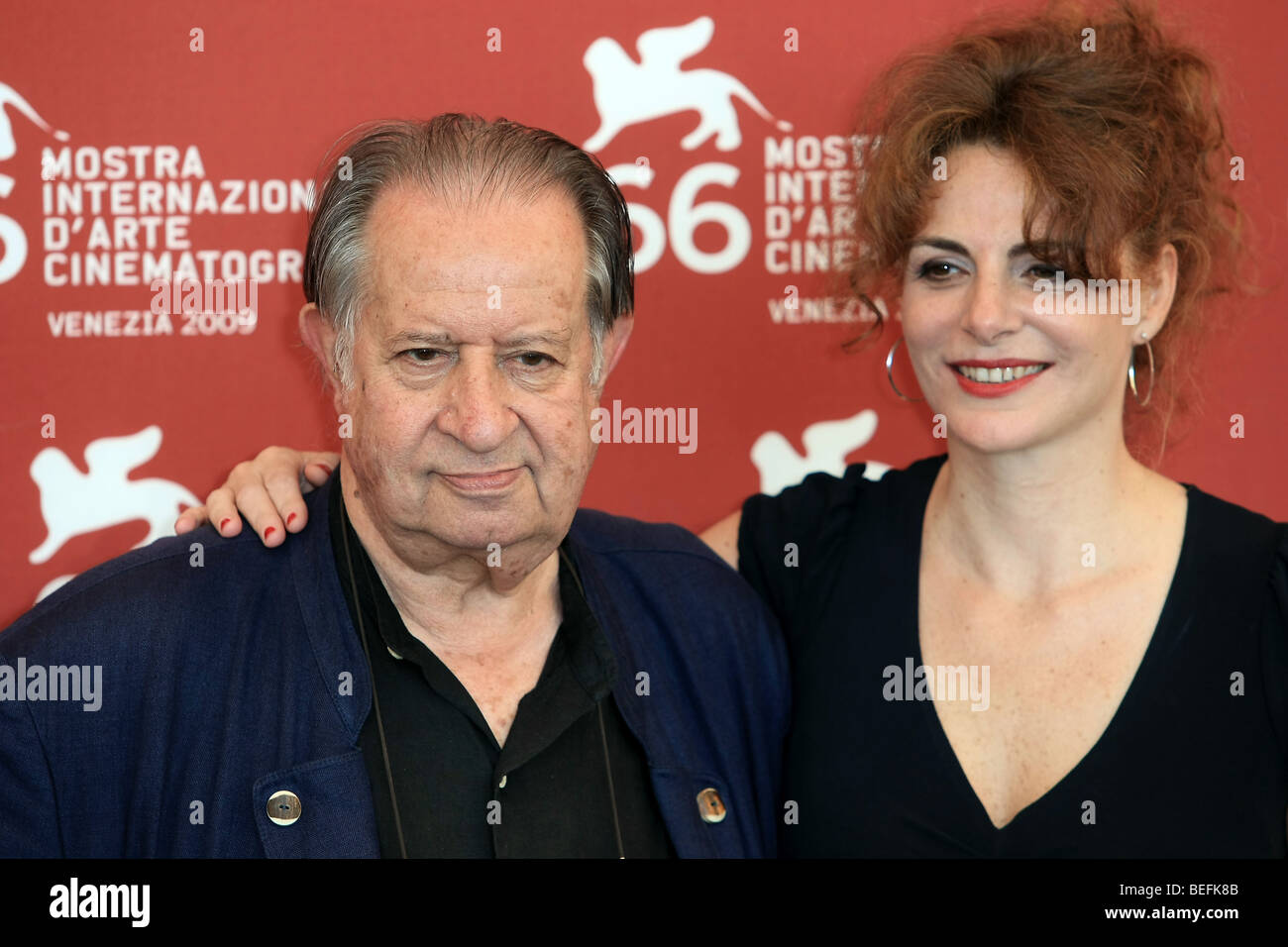 TINTO BRASS CATERINA VARZI HOTEL COURBET. PHOTOCALL. 66ESIMO FESTIVAL DEL CINEMA DI VENEZIA VENEZIA ITALIA 11 Settembre 2009 Foto Stock