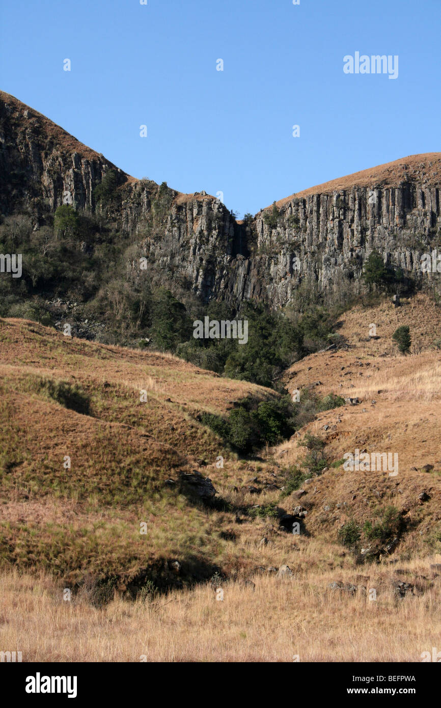 Colonne di basalto nelle montagne Drakensberg, Sud Africa Foto Stock