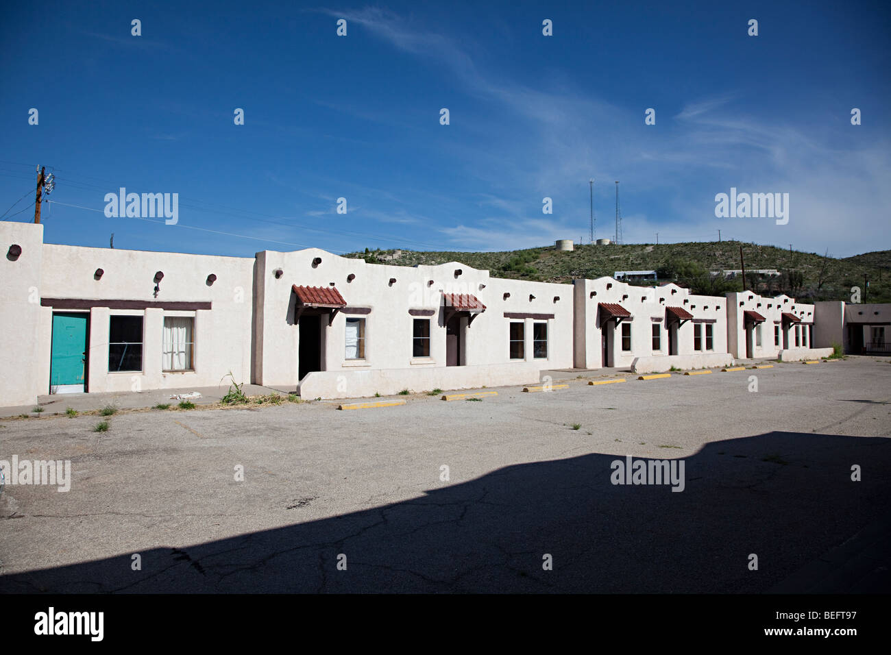 Motel chiuso bianco città del Nuovo Messico USA Foto Stock
